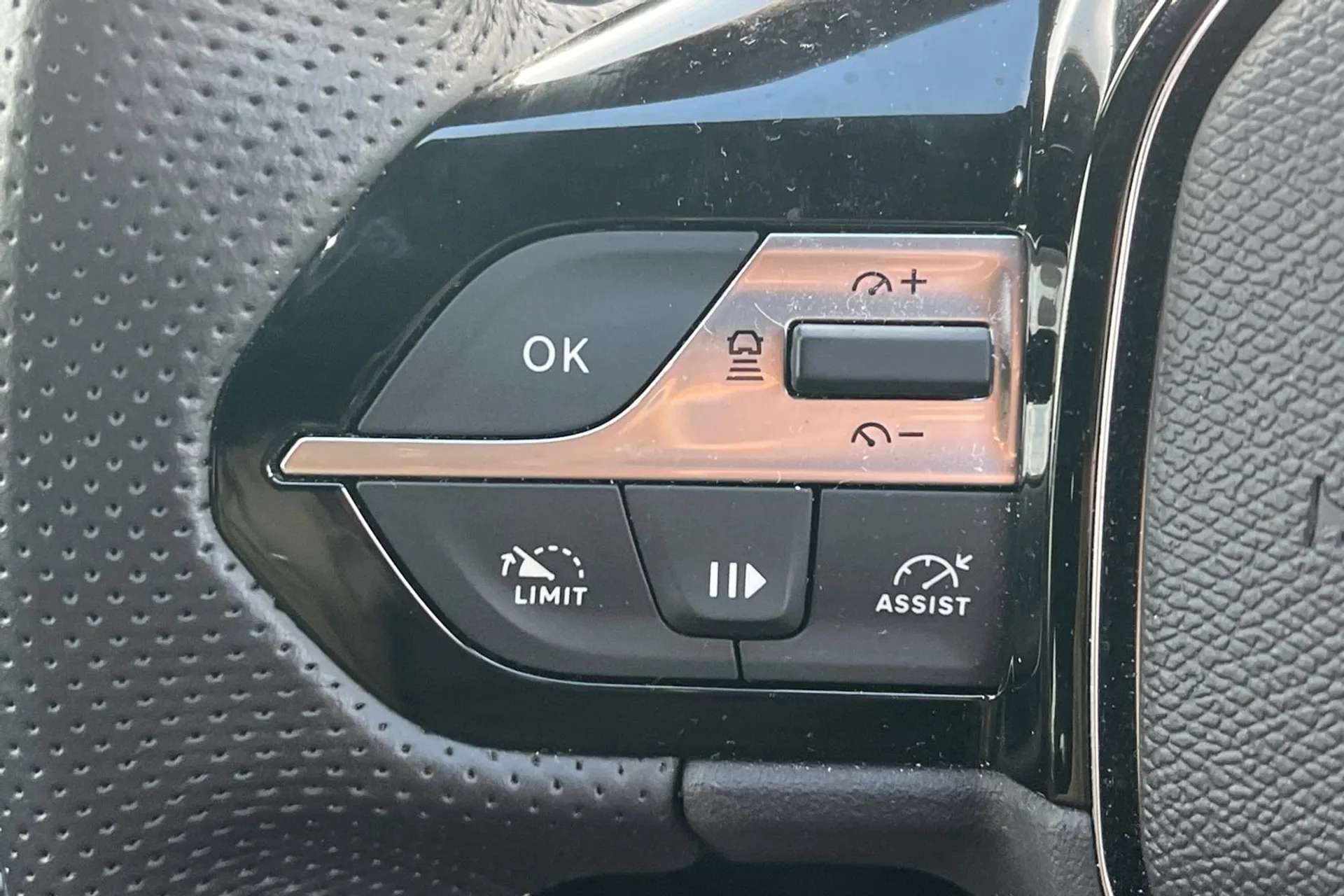 2024 PEUGEOT 408 2024 PEUGEOT 408