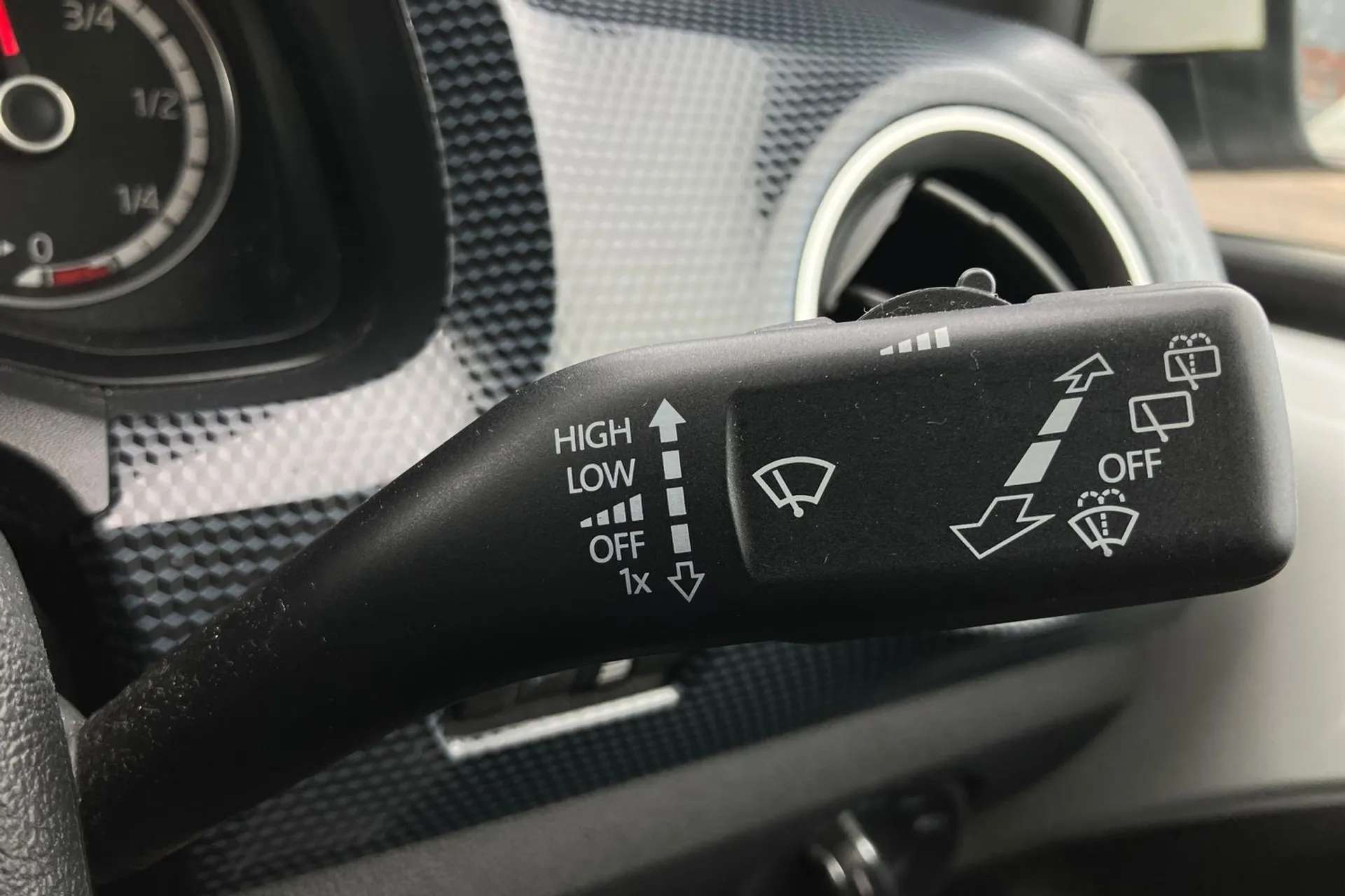 2021 VOLKSWAGEN UP 2021 VOLKSWAGEN UP