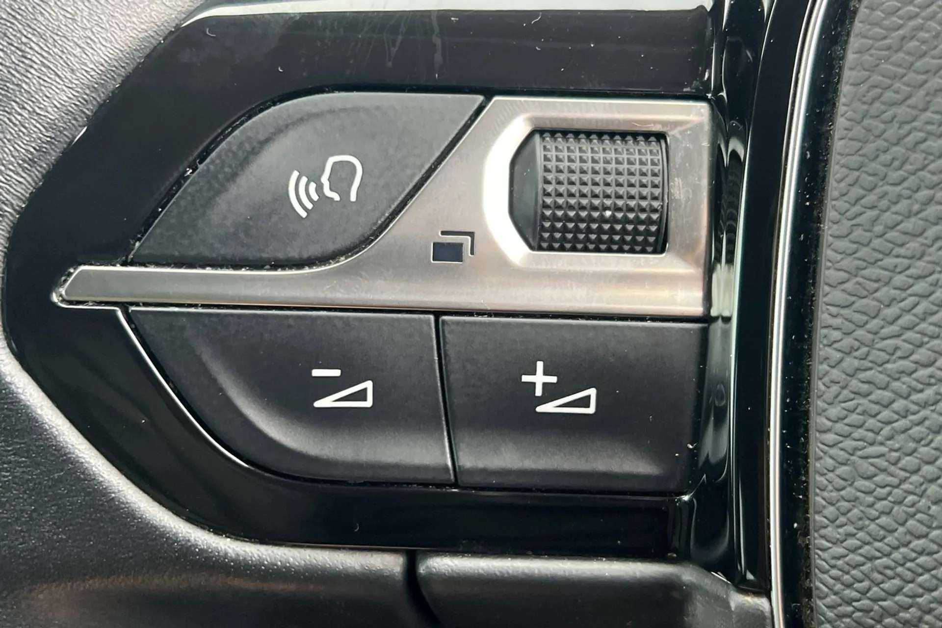 2021 PEUGEOT 5008 2021 PEUGEOT 5008