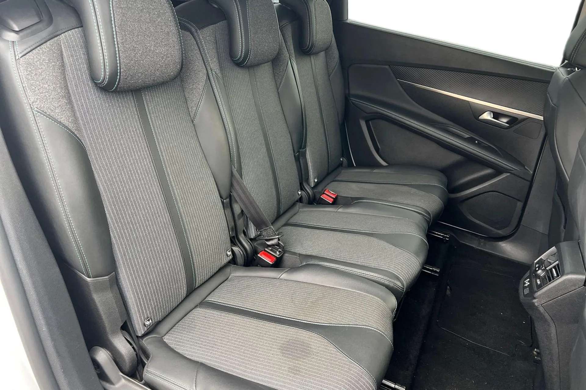 2021 PEUGEOT 5008 2021 PEUGEOT 5008