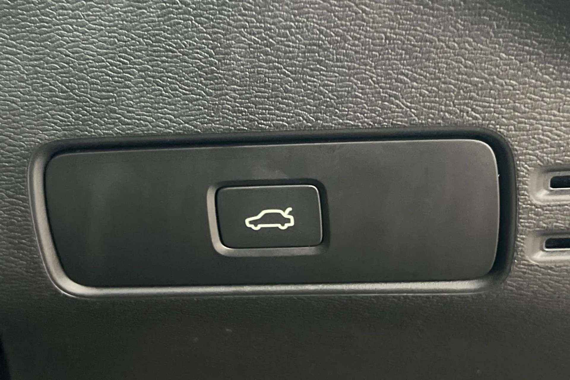 2022 VOLVO XC40 2022 VOLVO XC40