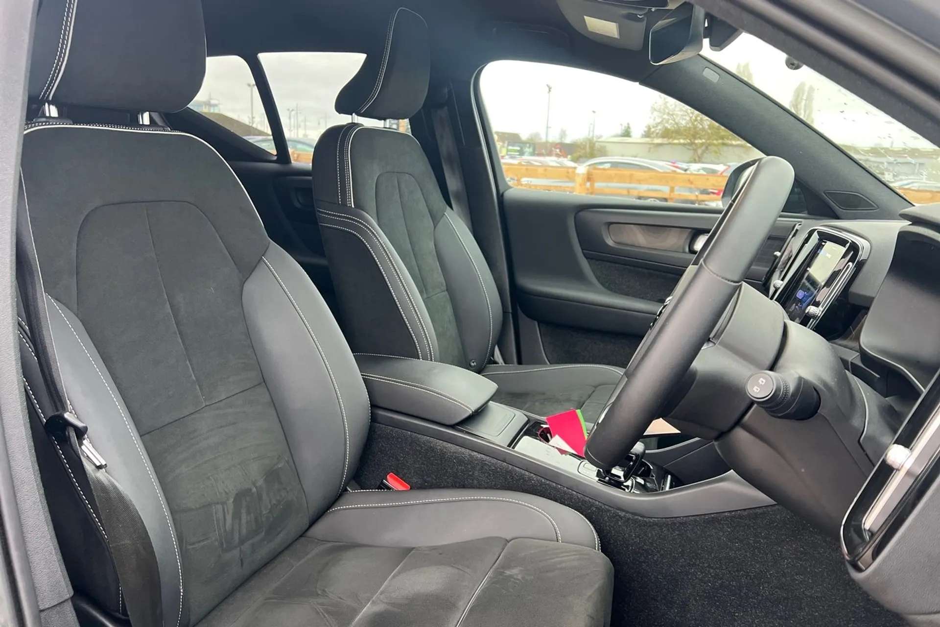 2022 VOLVO XC40 2022 VOLVO XC40