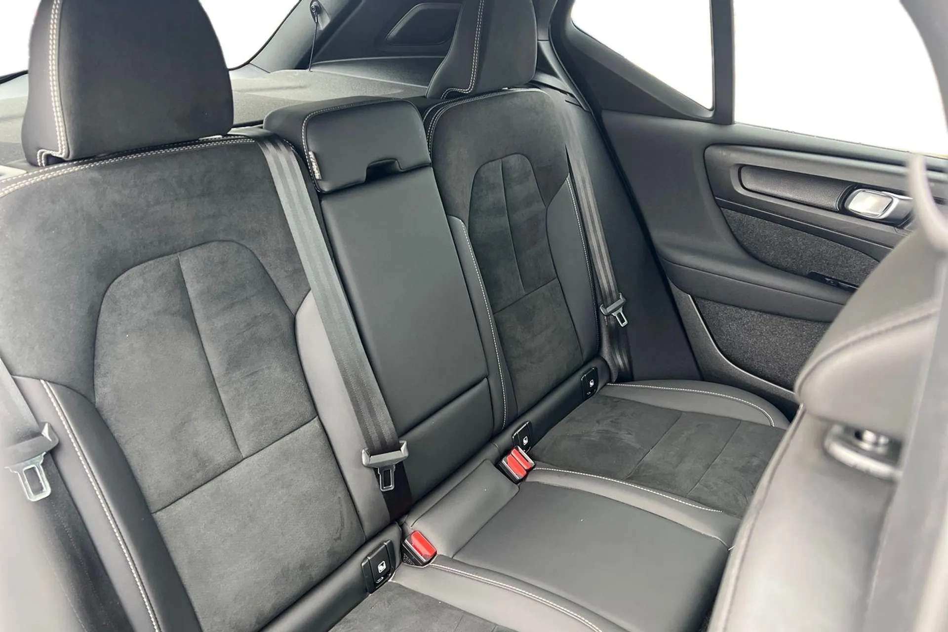 2022 VOLVO XC40 2022 VOLVO XC40