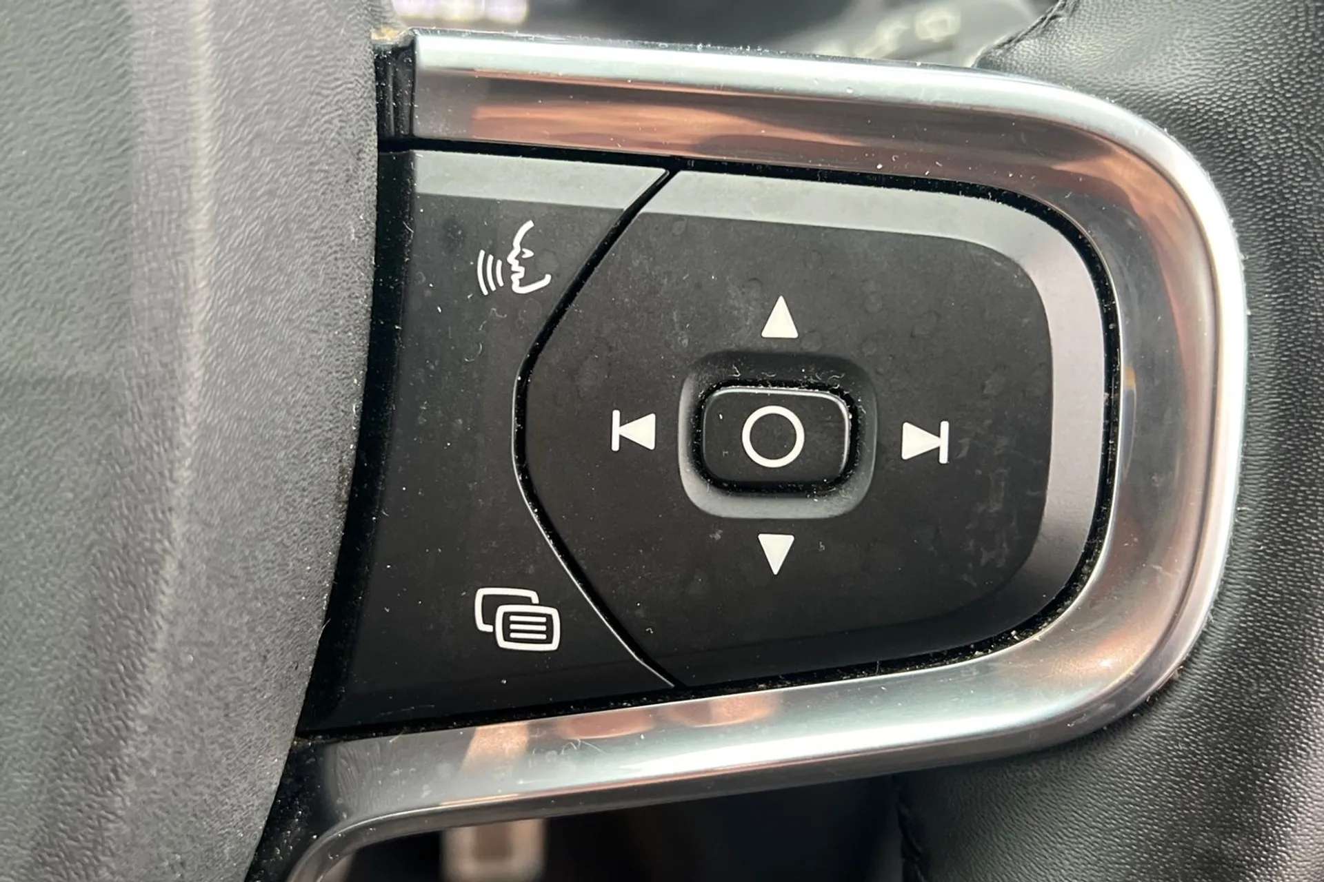 2021 VOLVO XC40 2021 VOLVO XC40