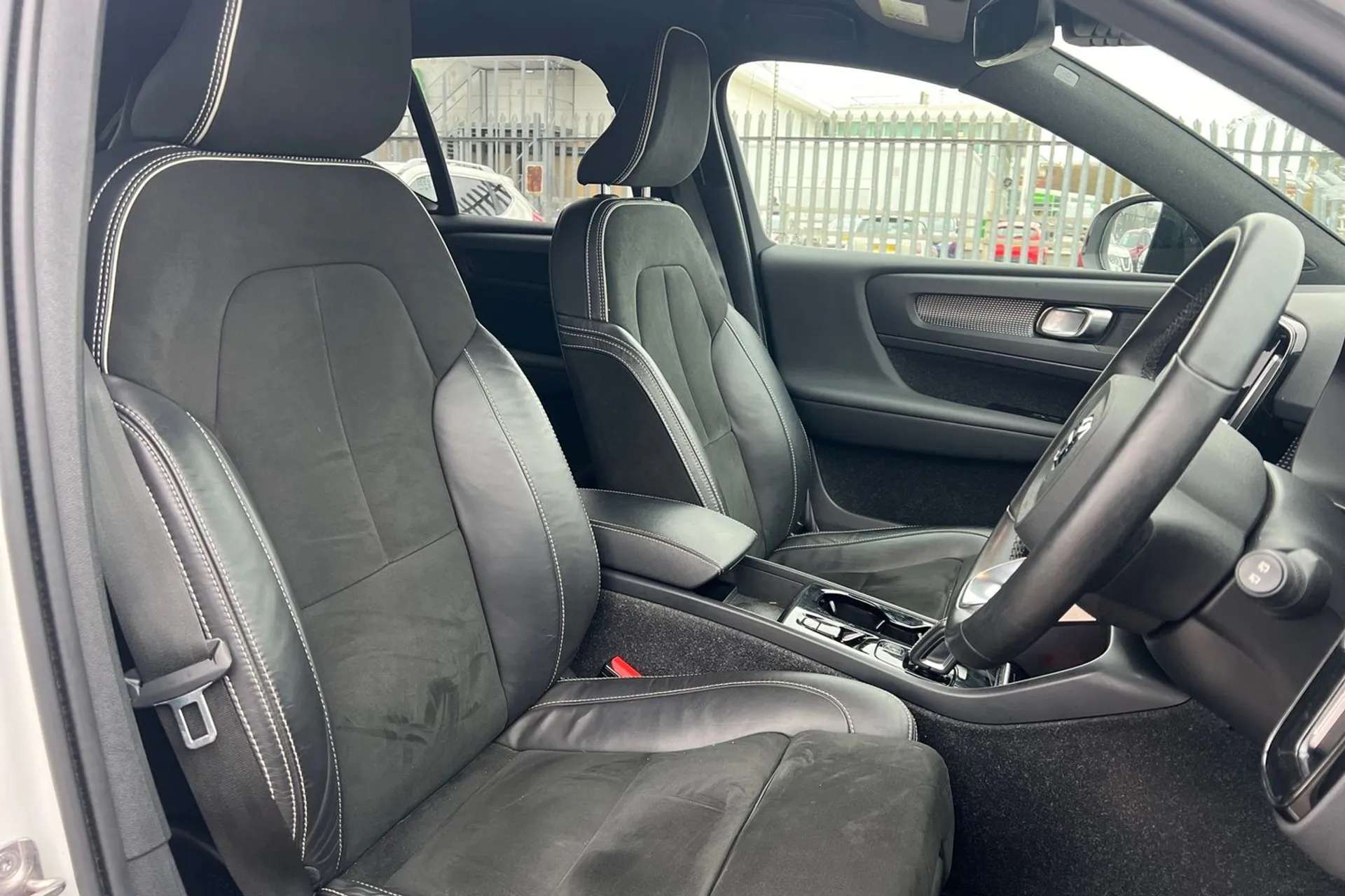 2021 VOLVO XC40 2021 VOLVO XC40