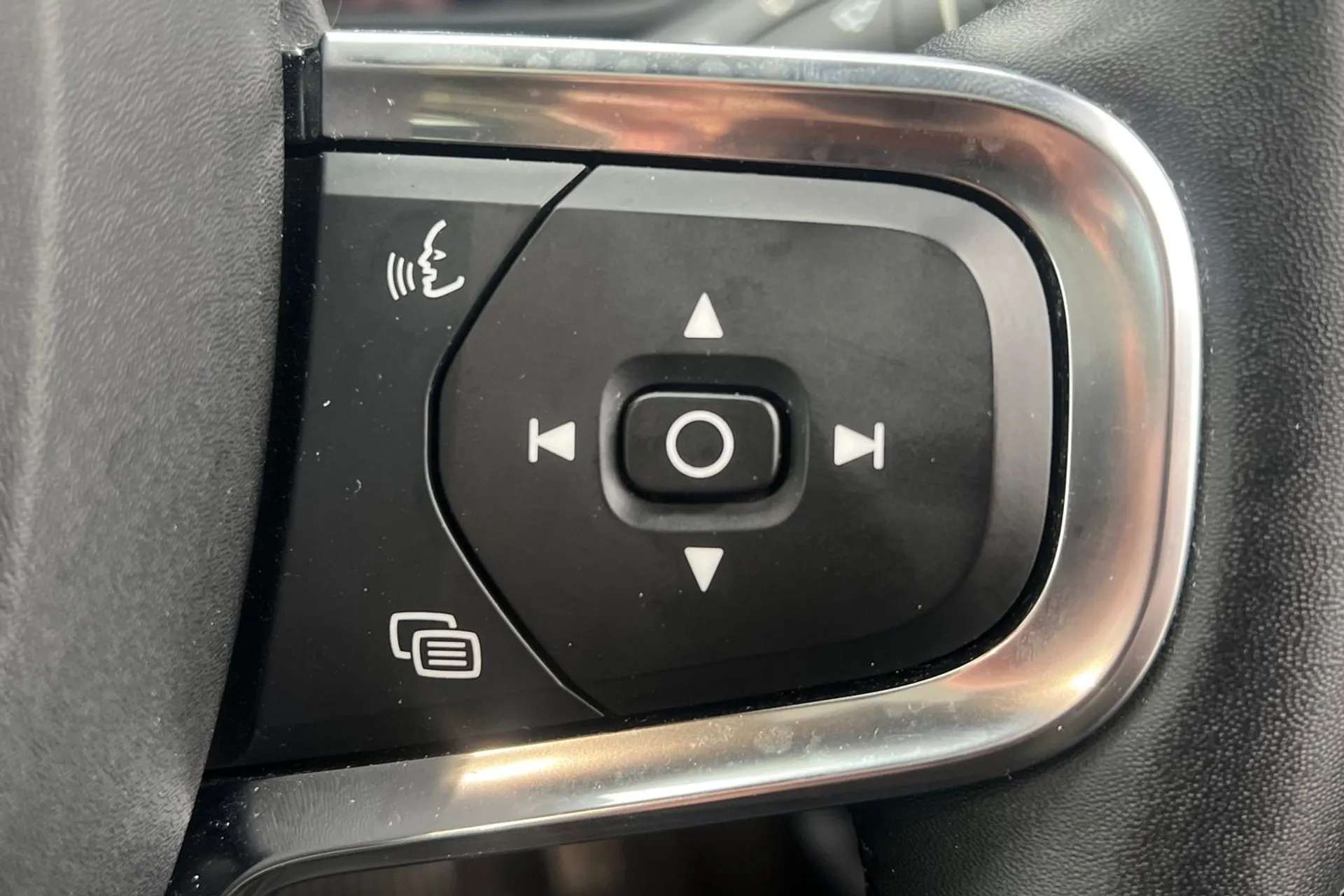 2022 VOLVO C40 2022 VOLVO C40