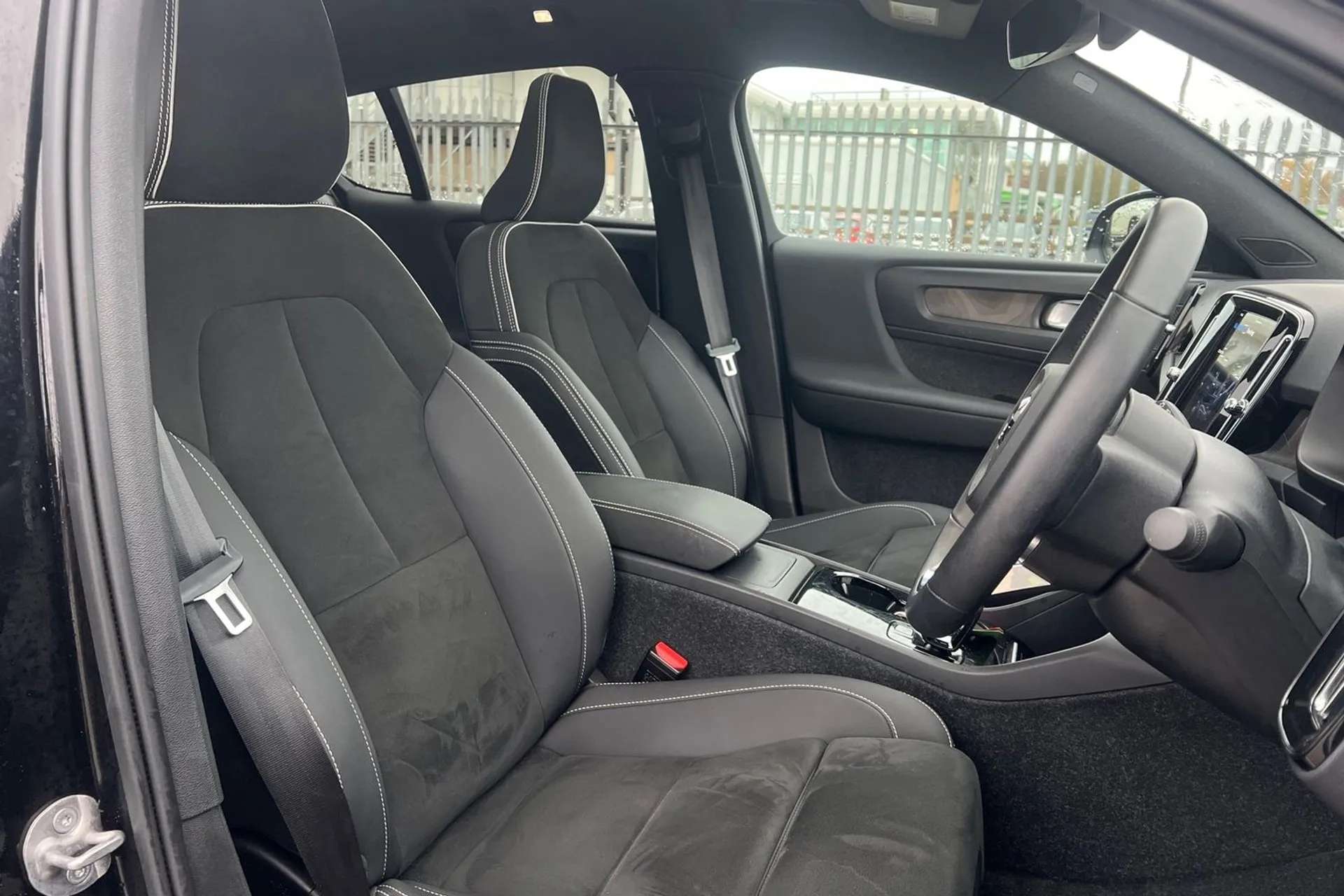 2022 VOLVO C40 2022 VOLVO C40