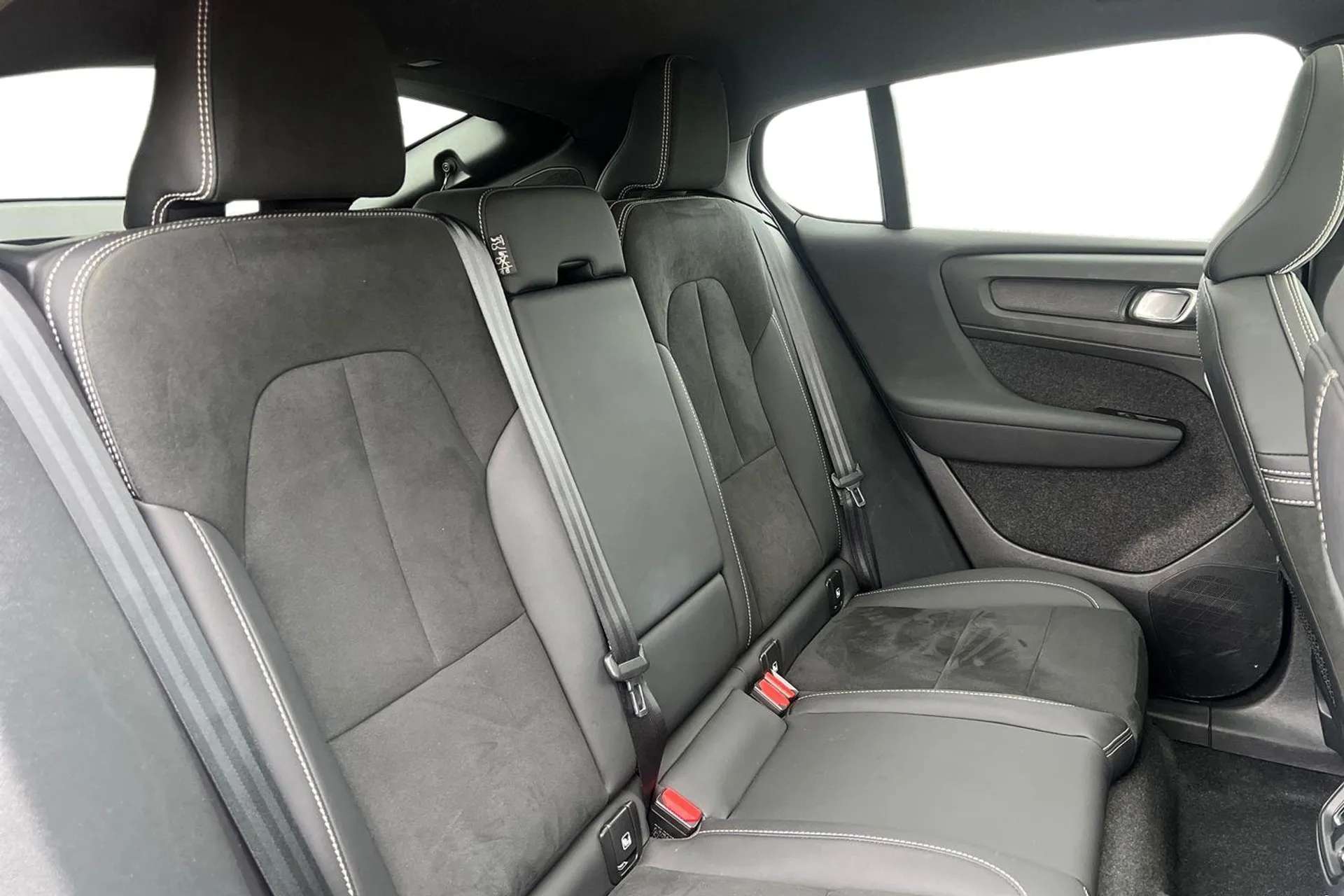 2022 VOLVO C40 2022 VOLVO C40