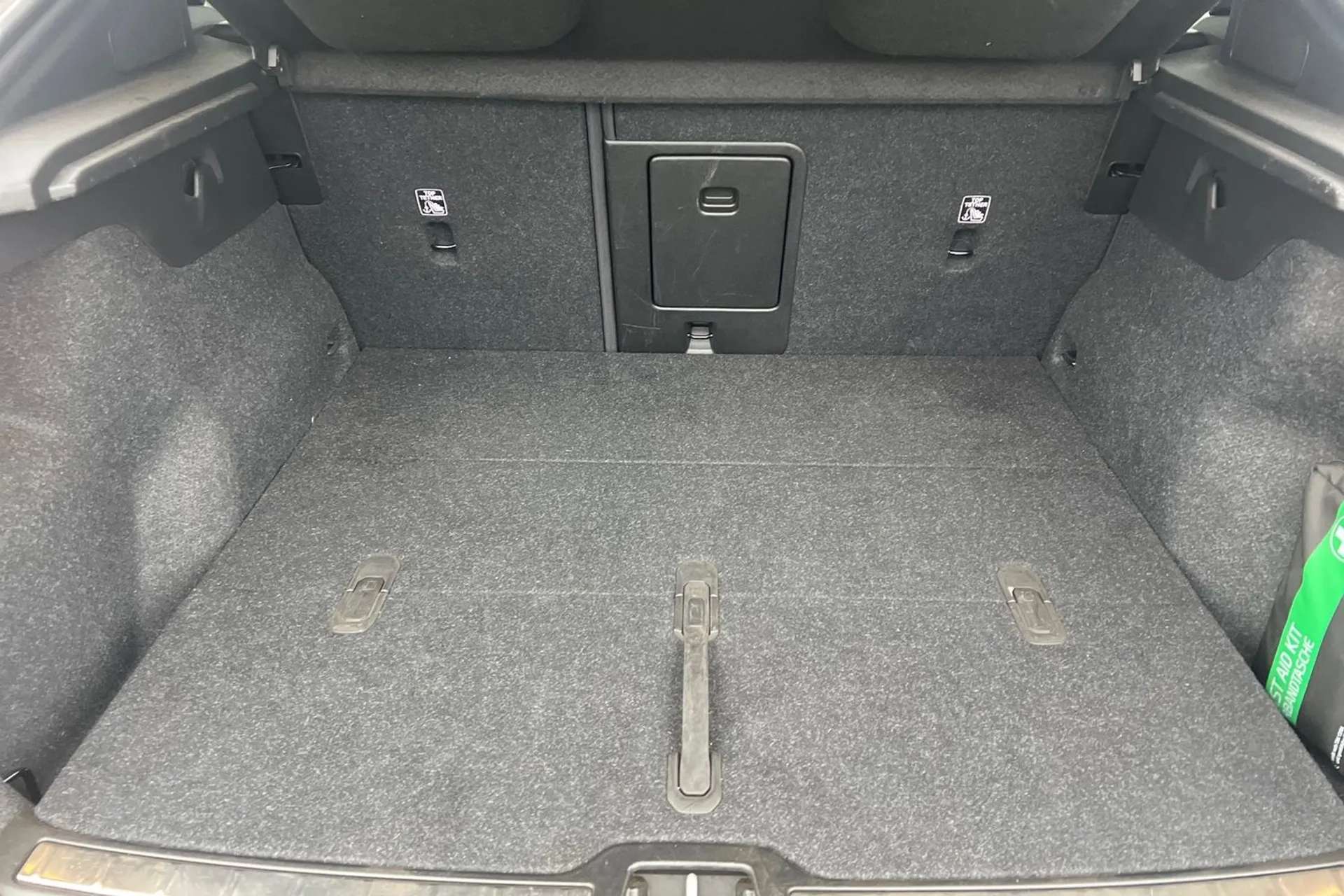 2022 VOLVO C40 2022 VOLVO C40