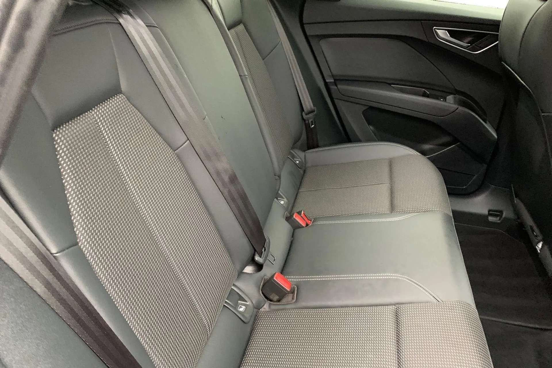 2021 AUDI Q4 2021 AUDI Q4