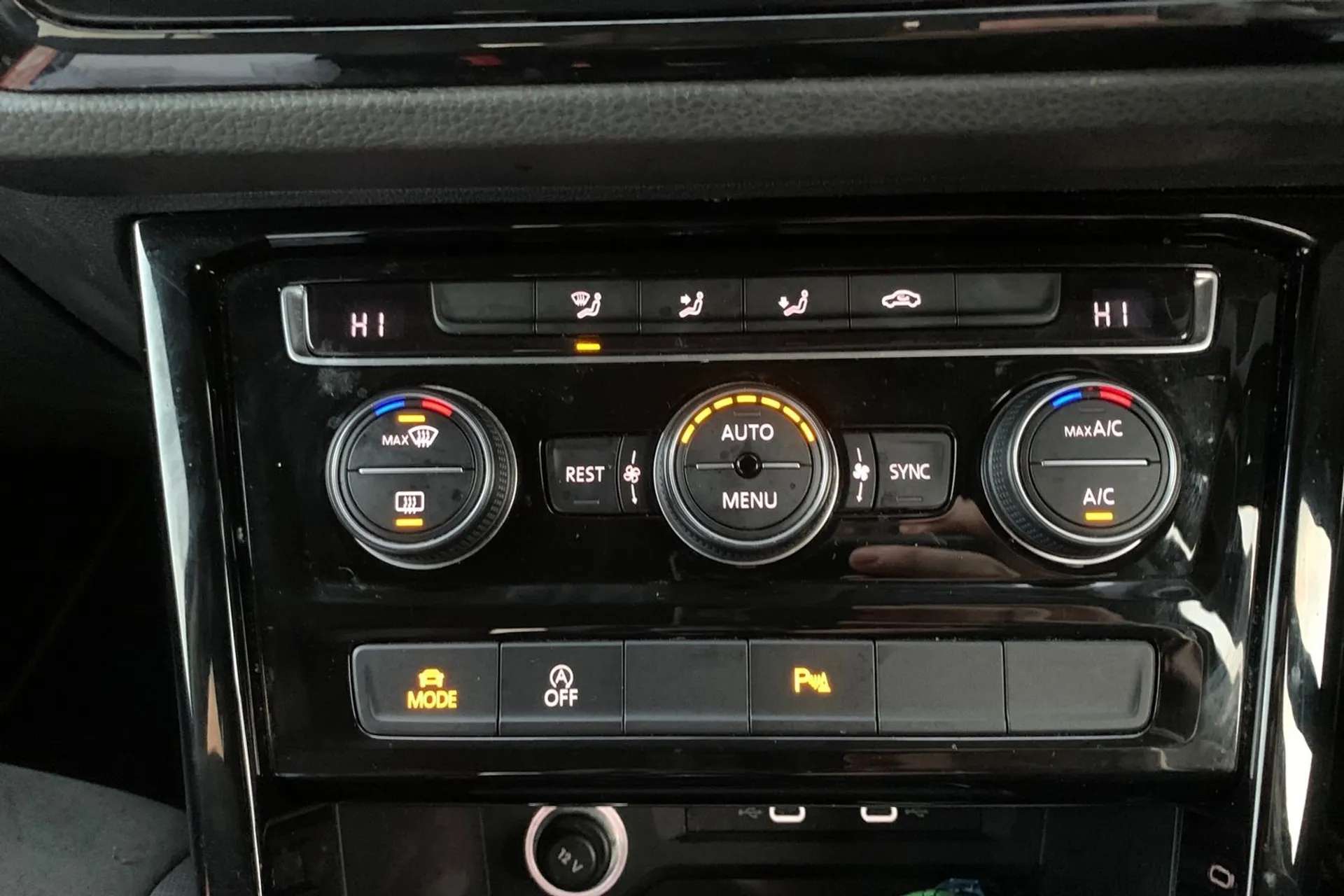 2020 VOLKSWAGEN TOURAN 2020 VOLKSWAGEN TOURAN