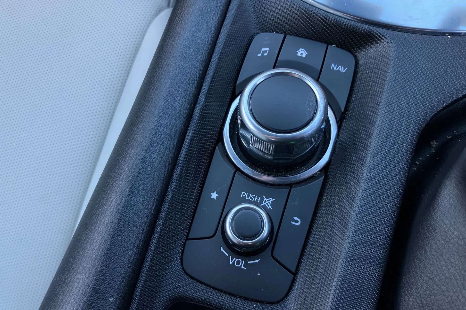 2021 MAZDA MX-5 2021 MAZDA MX-5