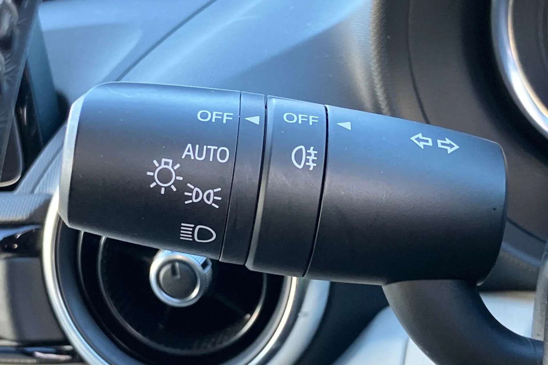 2021 MAZDA MX-5 2021 MAZDA MX-5