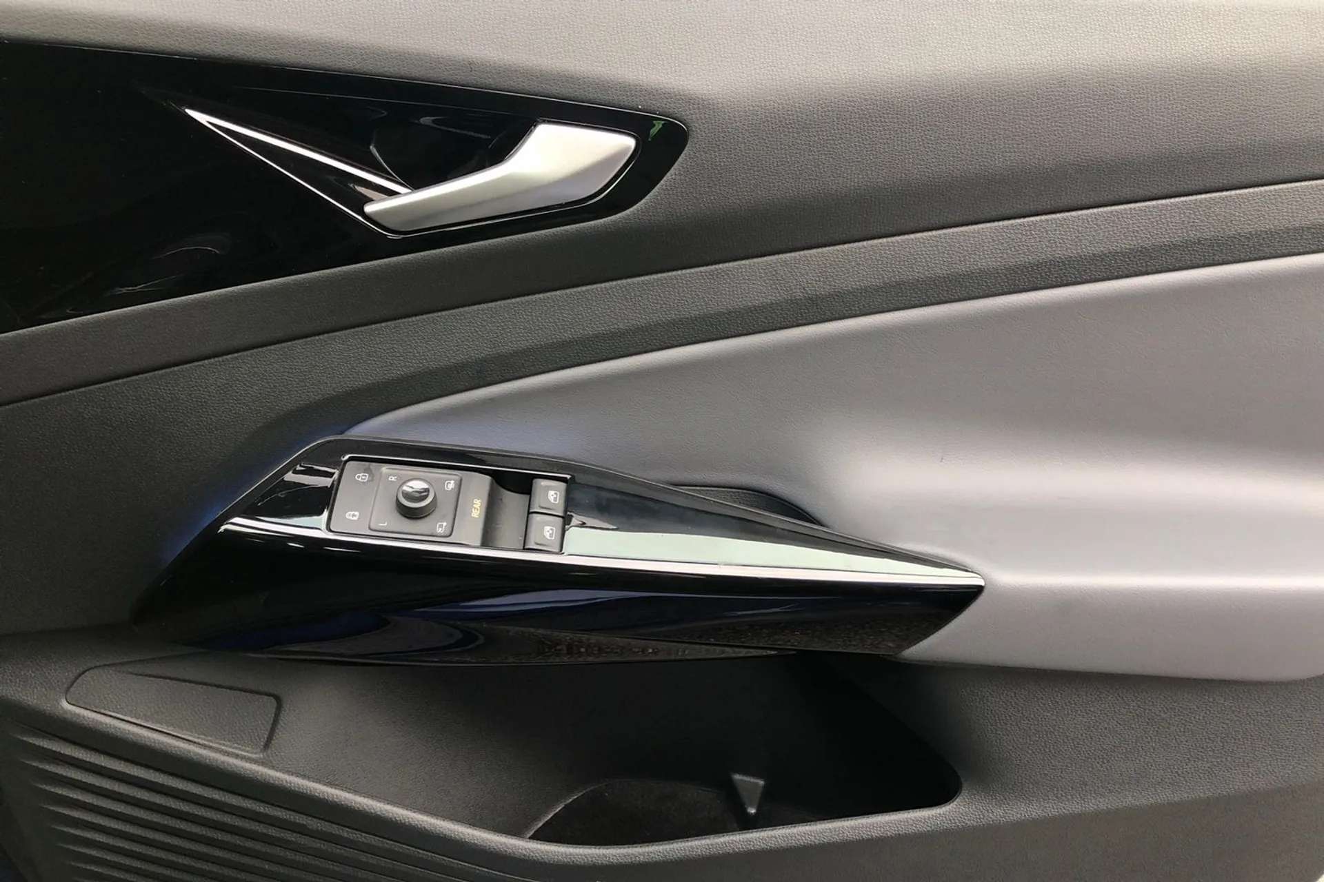 2023 VOLKSWAGEN ID.4 2023 VOLKSWAGEN ID.4