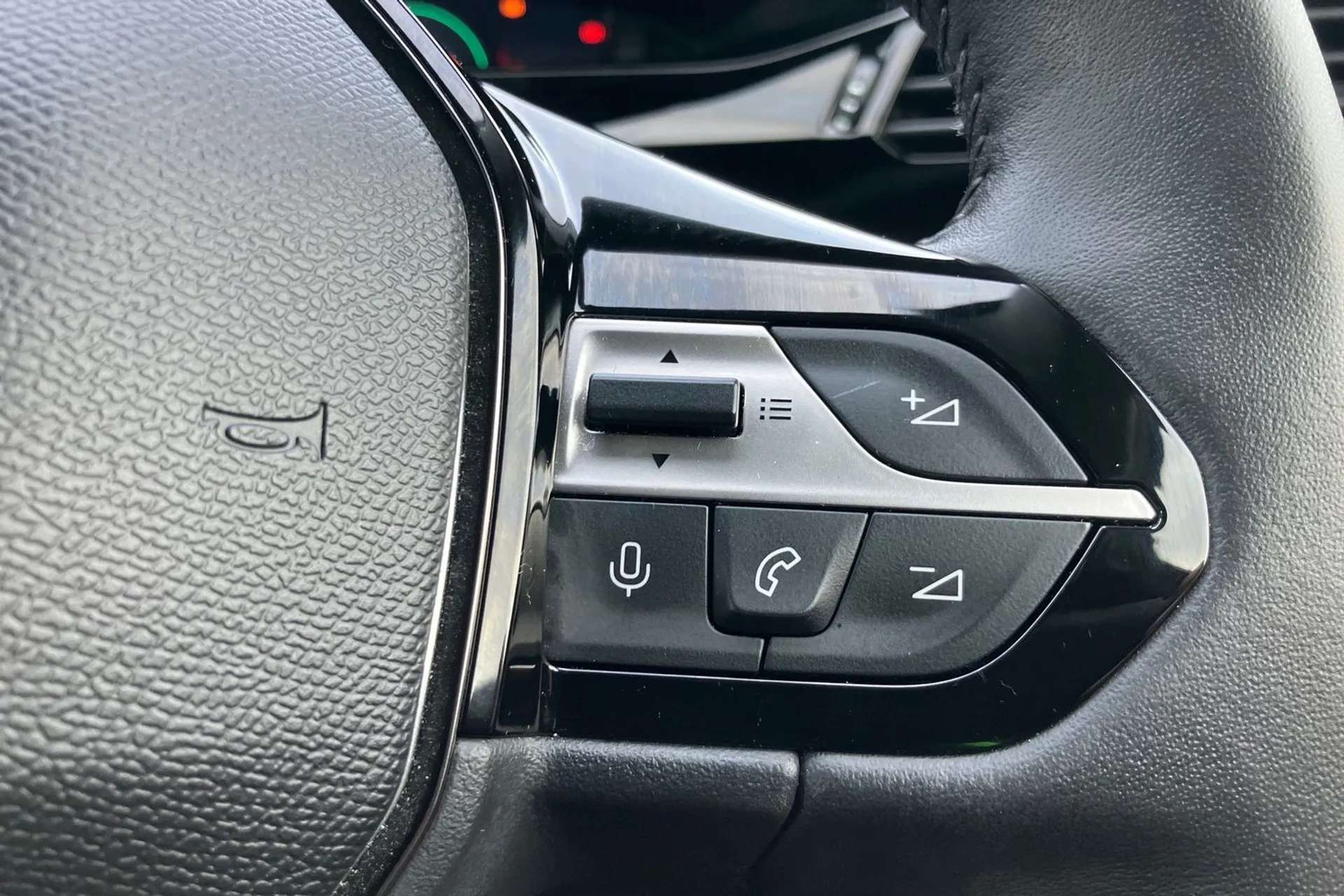 2023 PEUGEOT 408 2023 PEUGEOT 408