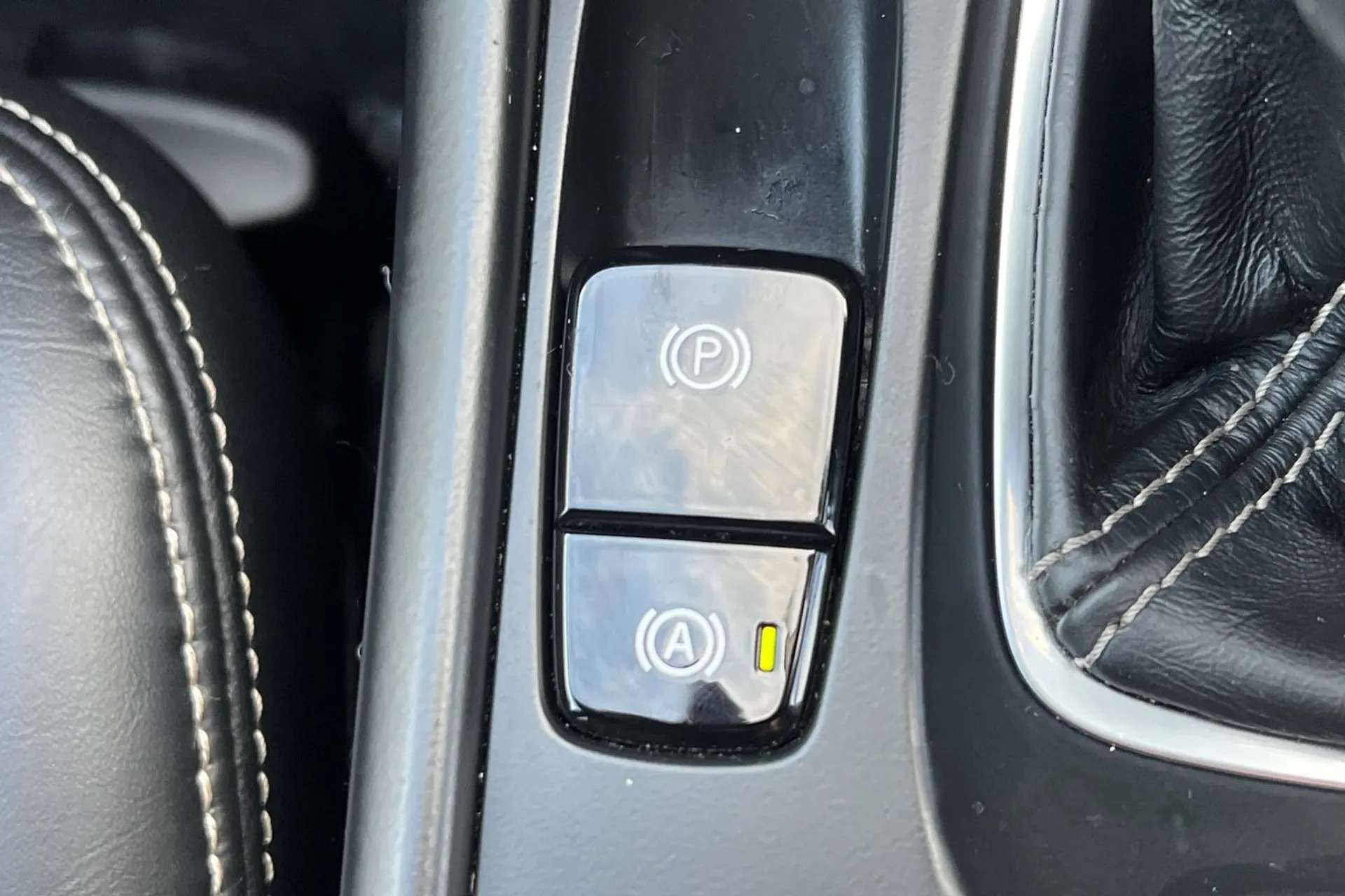 2020 VOLVO XC40 2020 VOLVO XC40