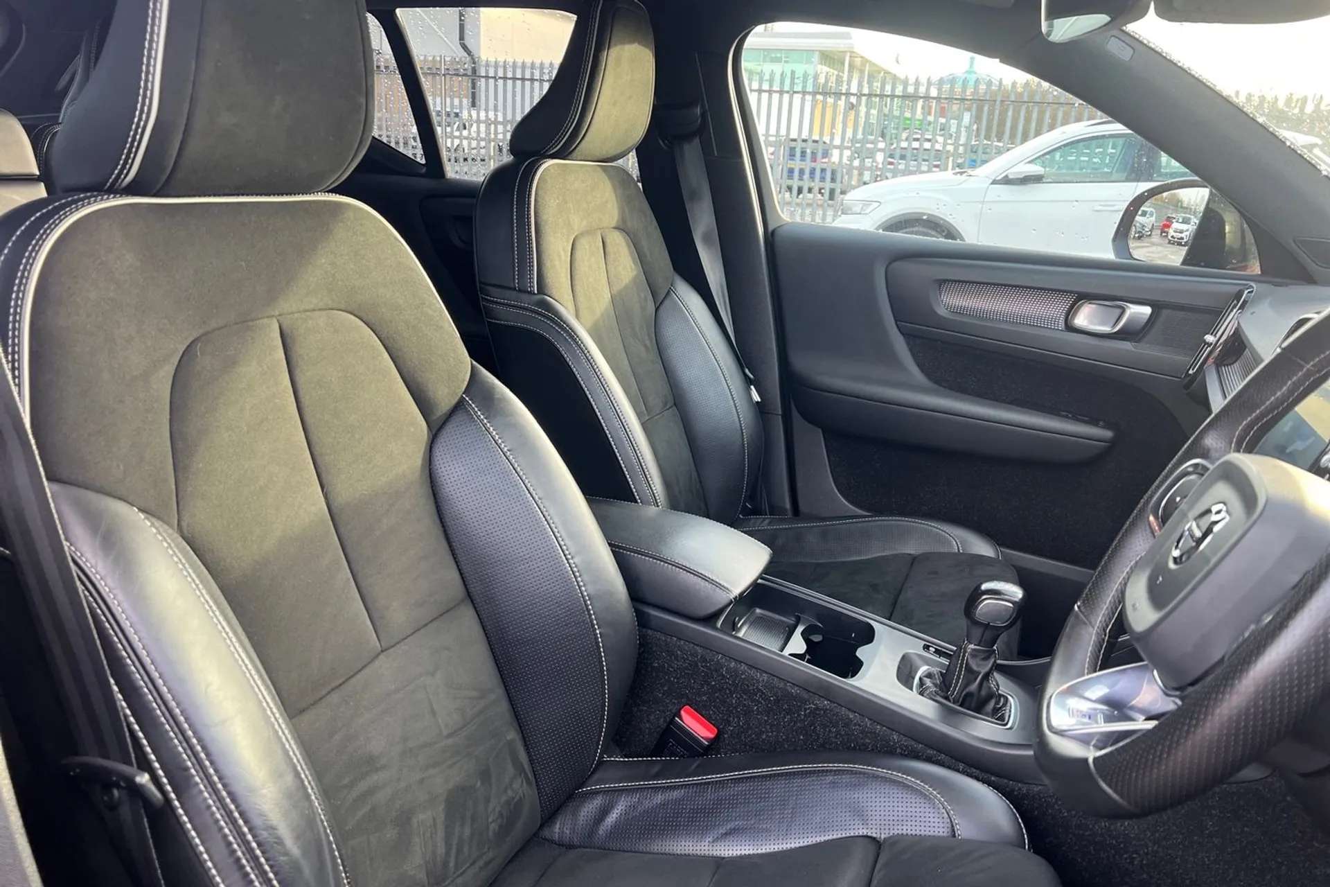 2020 VOLVO XC40 2020 VOLVO XC40