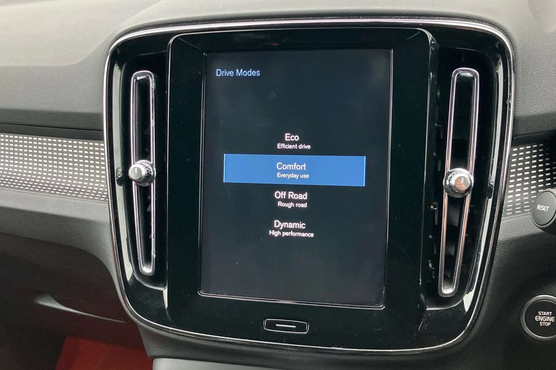 2018 VOLVO XC40 2018 VOLVO XC40