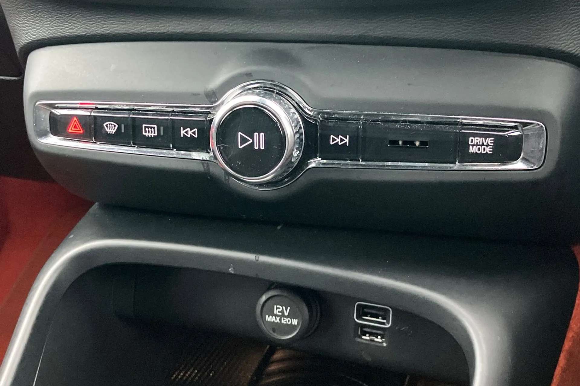 2018 VOLVO XC40 2018 VOLVO XC40