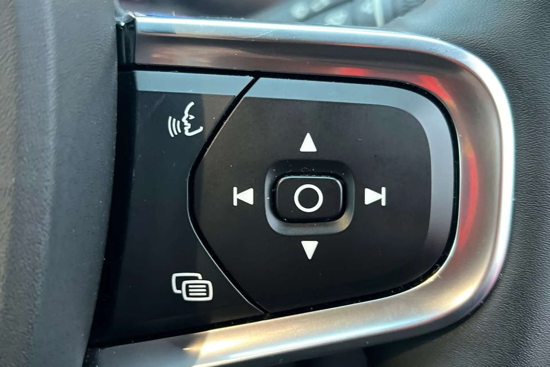 2022 VOLVO XC40 2022 VOLVO XC40