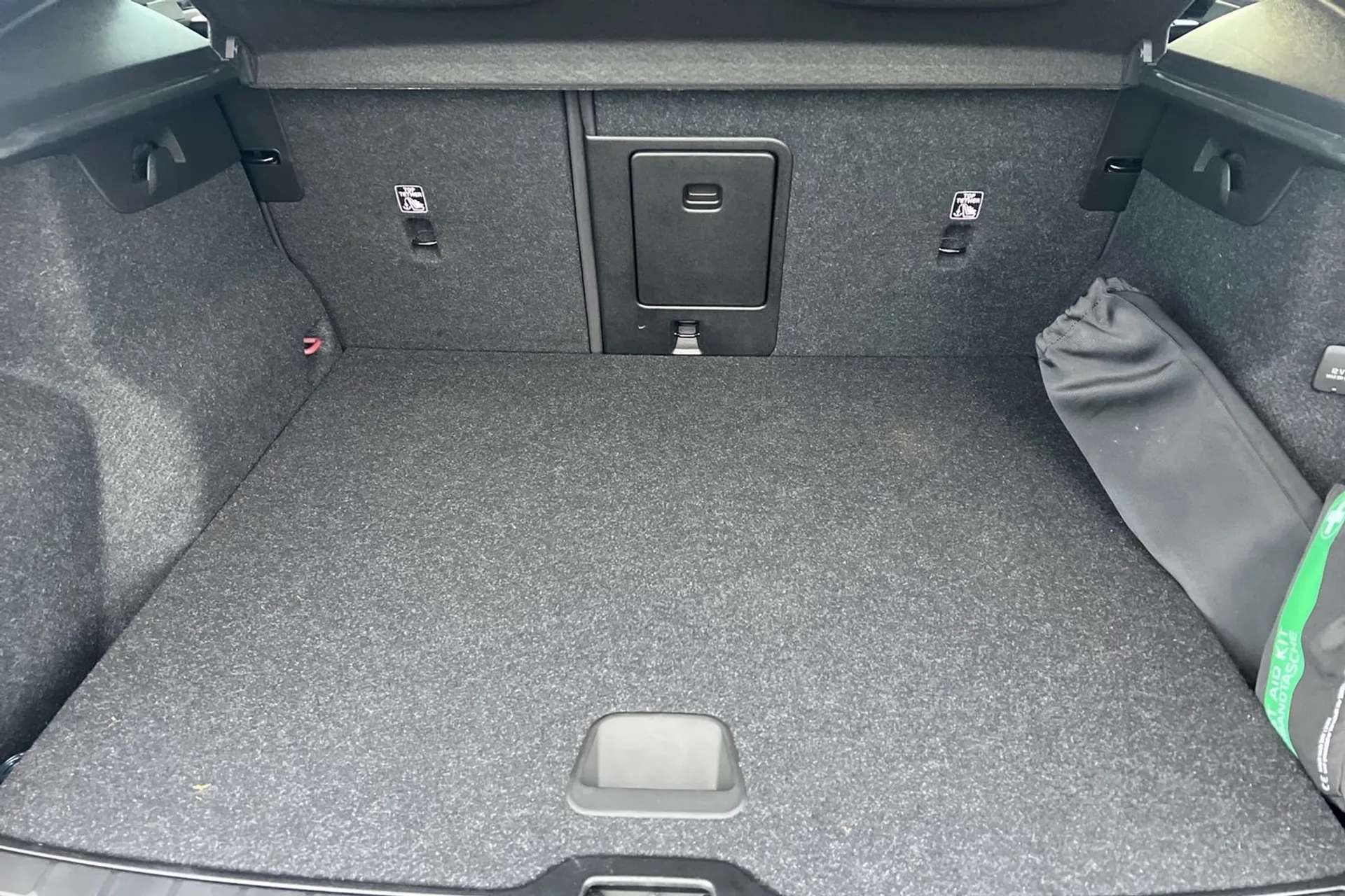 2022 VOLVO XC40 2022 VOLVO XC40