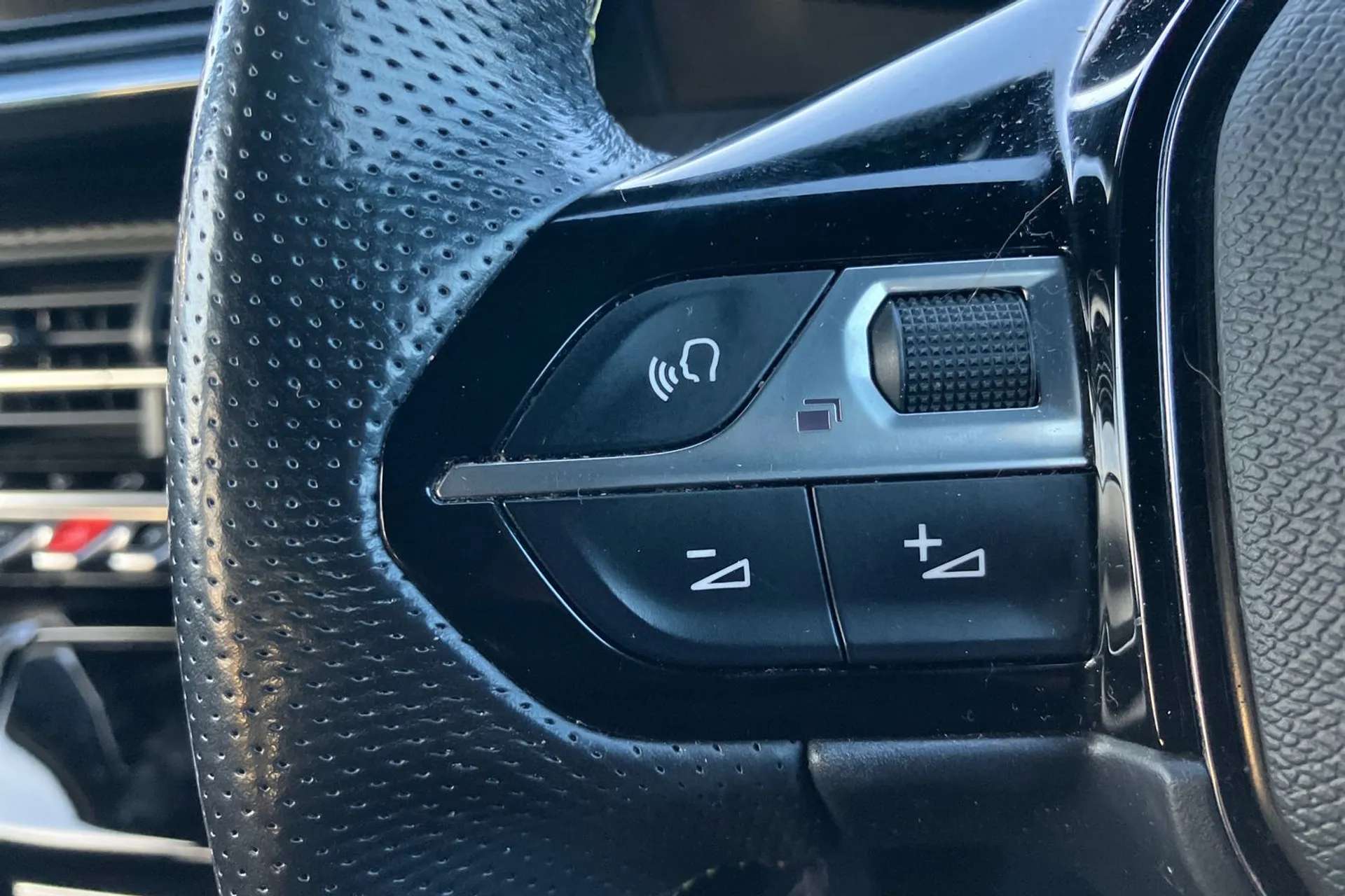 2021 PEUGEOT 2008 2021 PEUGEOT 2008