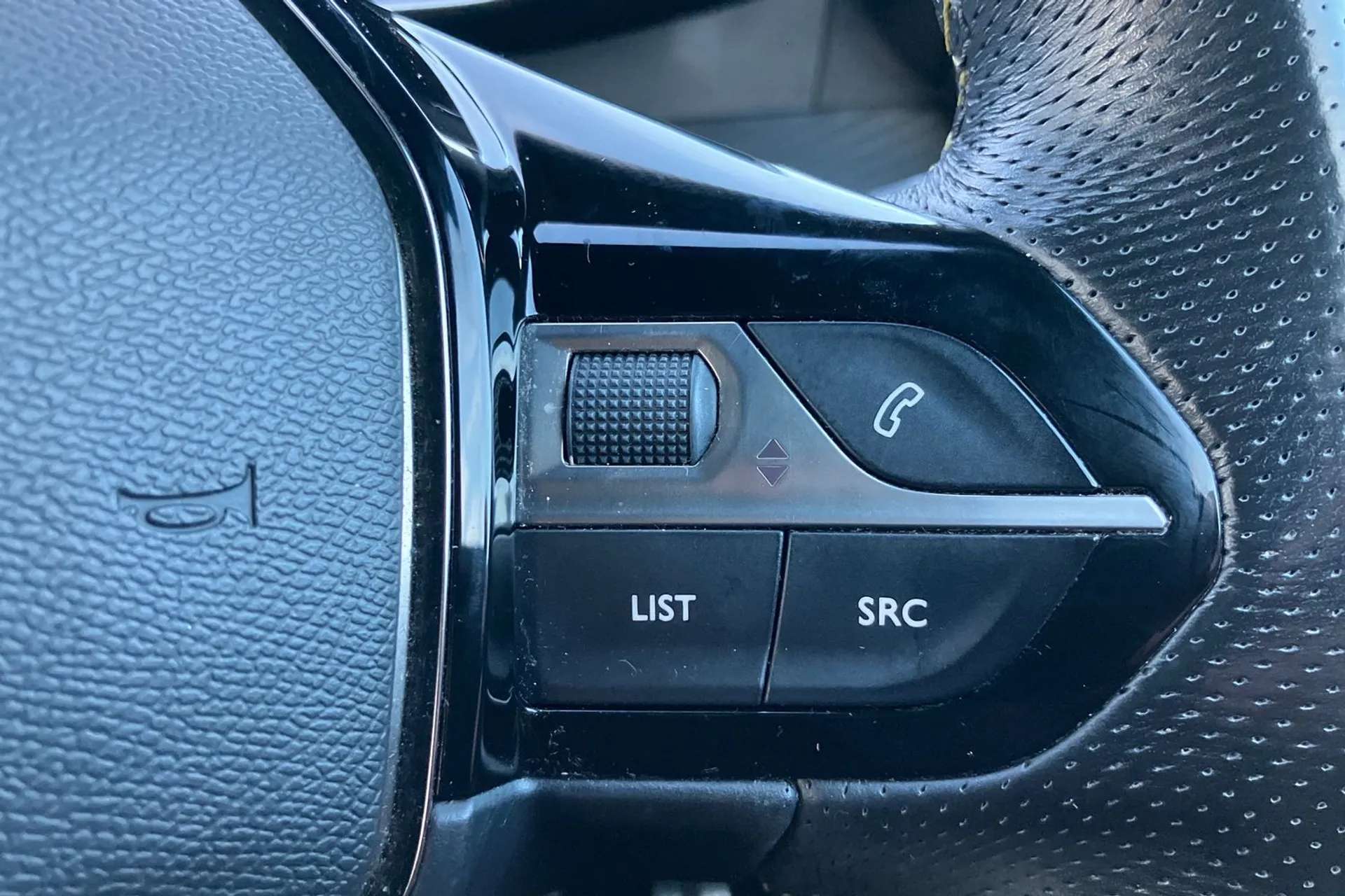 2021 PEUGEOT 2008 2021 PEUGEOT 2008