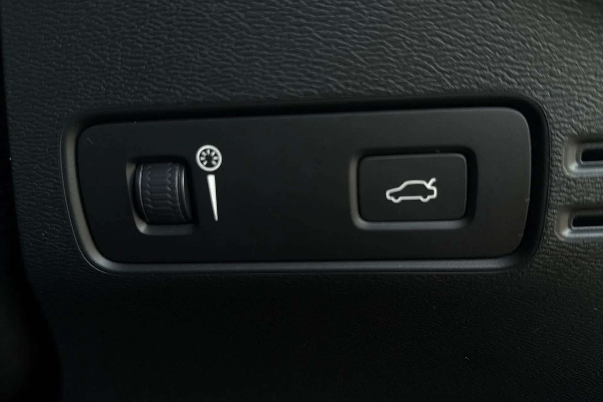 2020 VOLVO XC40 2020 VOLVO XC40