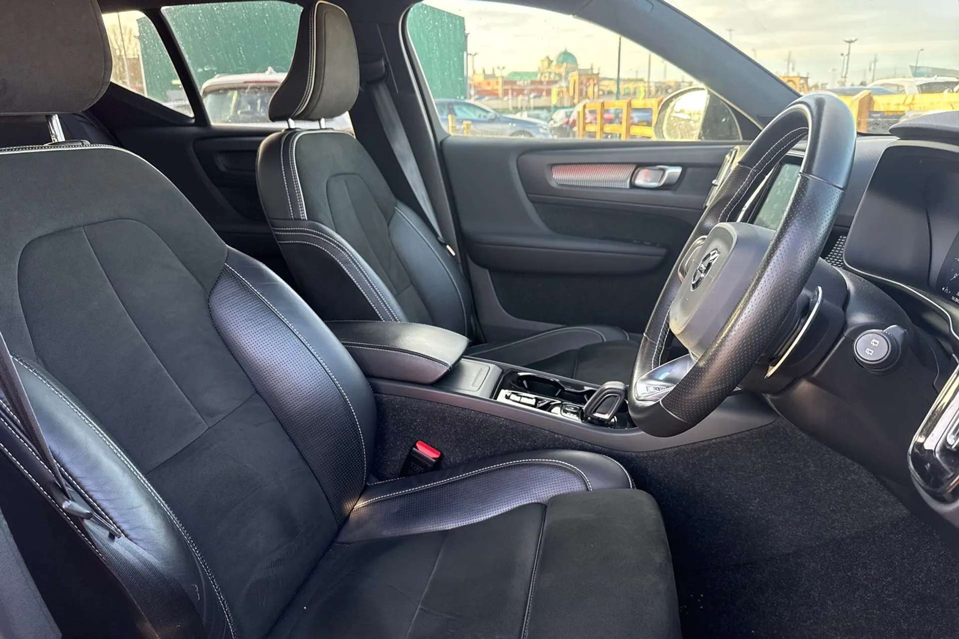 2020 VOLVO XC40 2020 VOLVO XC40