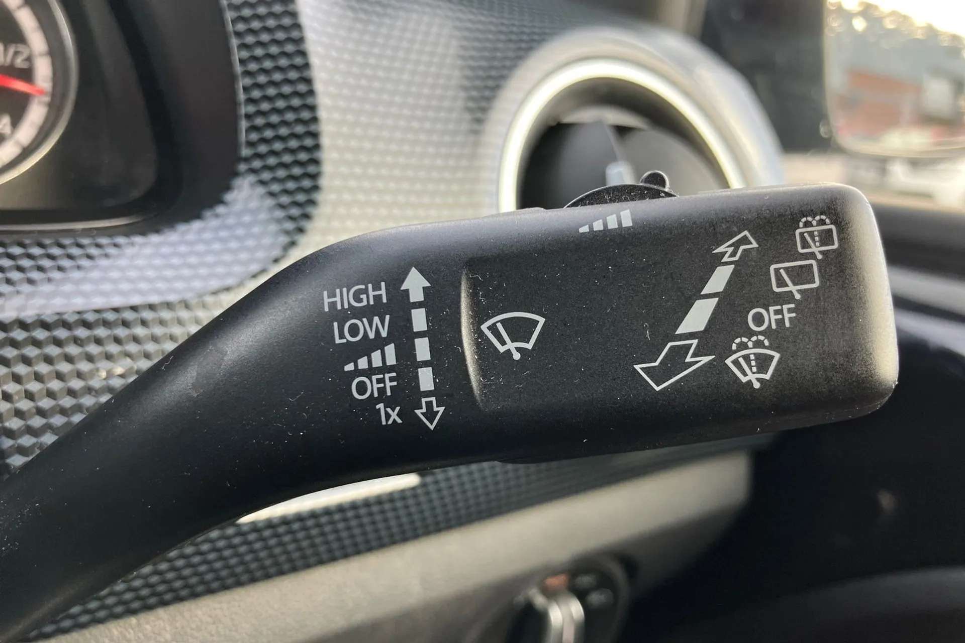 2021 VOLKSWAGEN UP 2021 VOLKSWAGEN UP