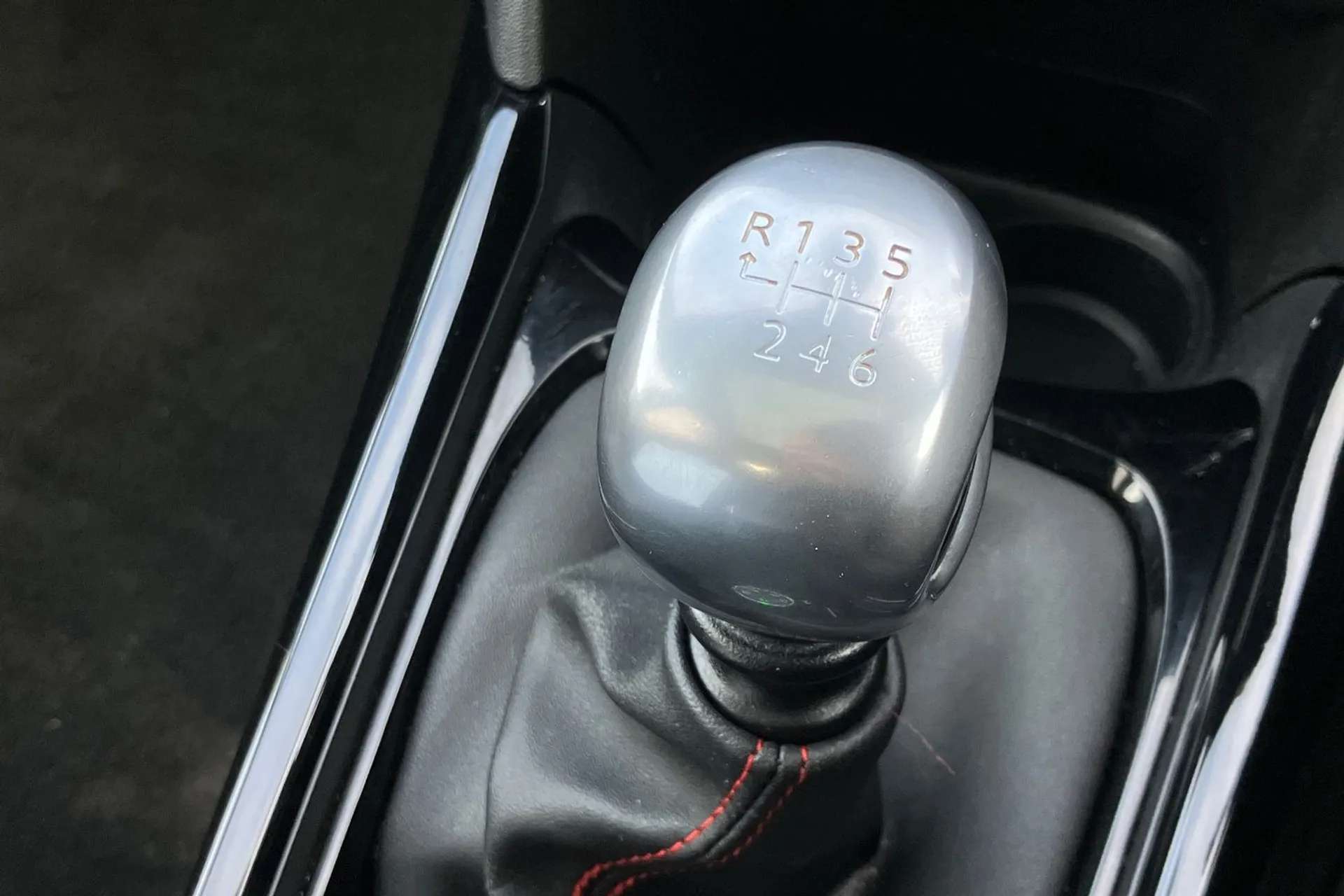 2019 PEUGEOT 2008 2019 PEUGEOT 2008