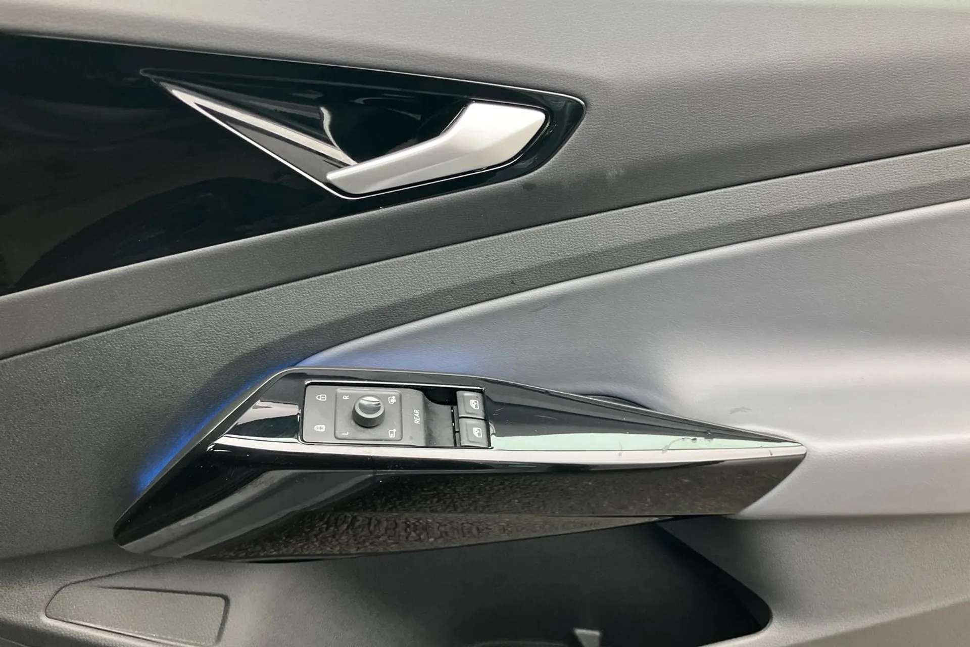 2023 VOLKSWAGEN ID.4 2023 VOLKSWAGEN ID.4