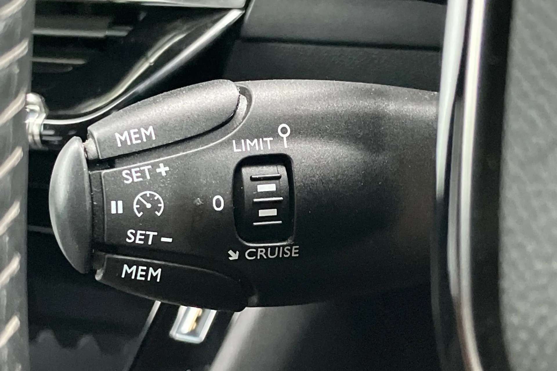 2021 PEUGEOT 208 2021 PEUGEOT 208