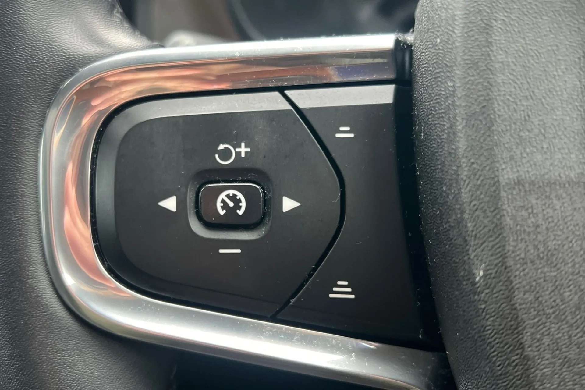 2022 VOLVO C40 2022 VOLVO C40