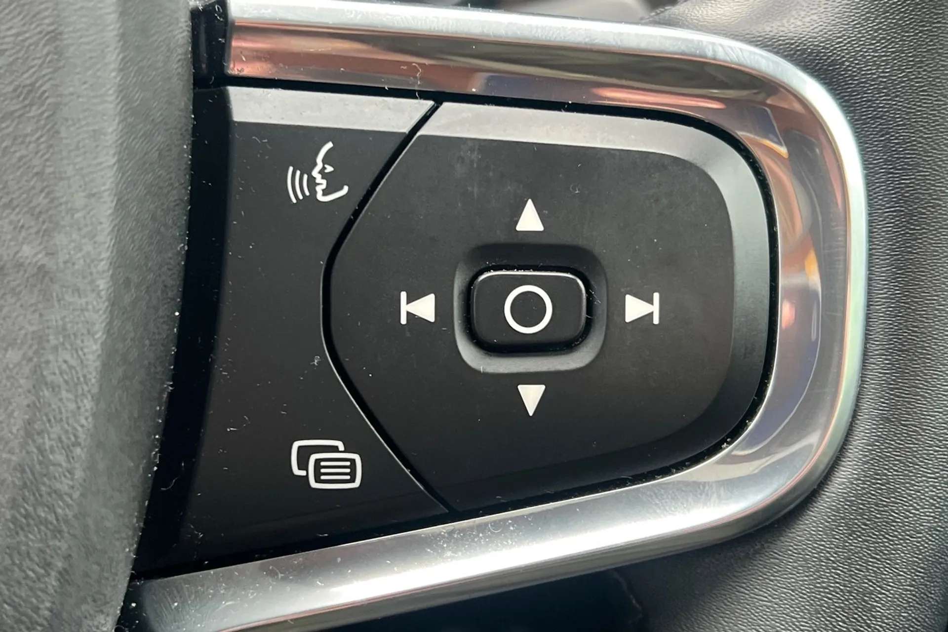 2022 VOLVO C40 2022 VOLVO C40