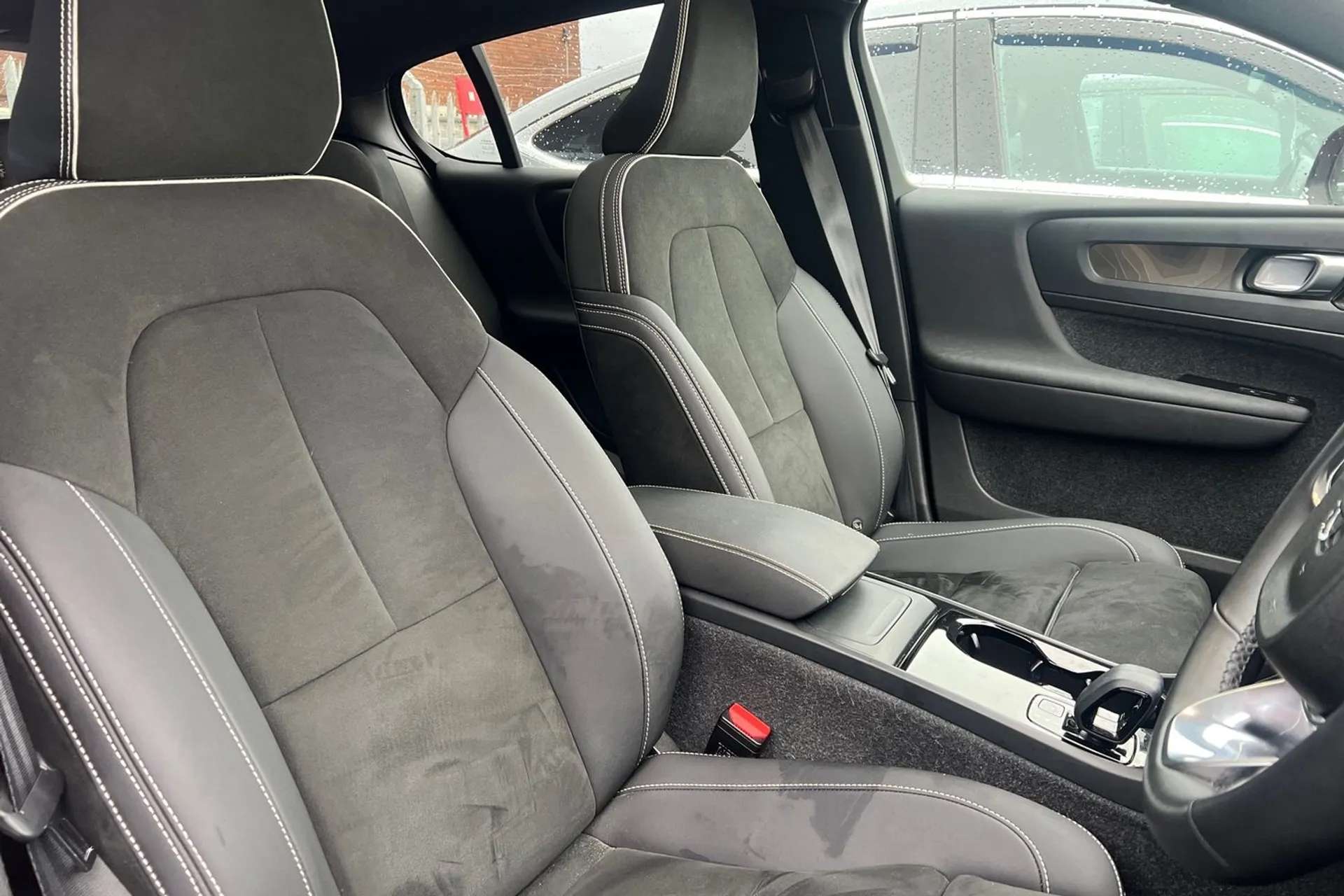 2022 VOLVO C40 2022 VOLVO C40