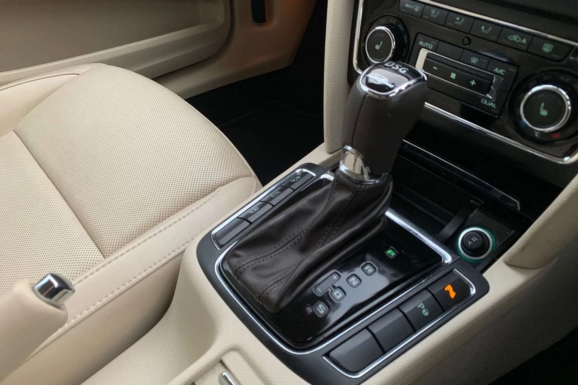 2014 SKODA SUPERB 2014 SKODA SUPERB