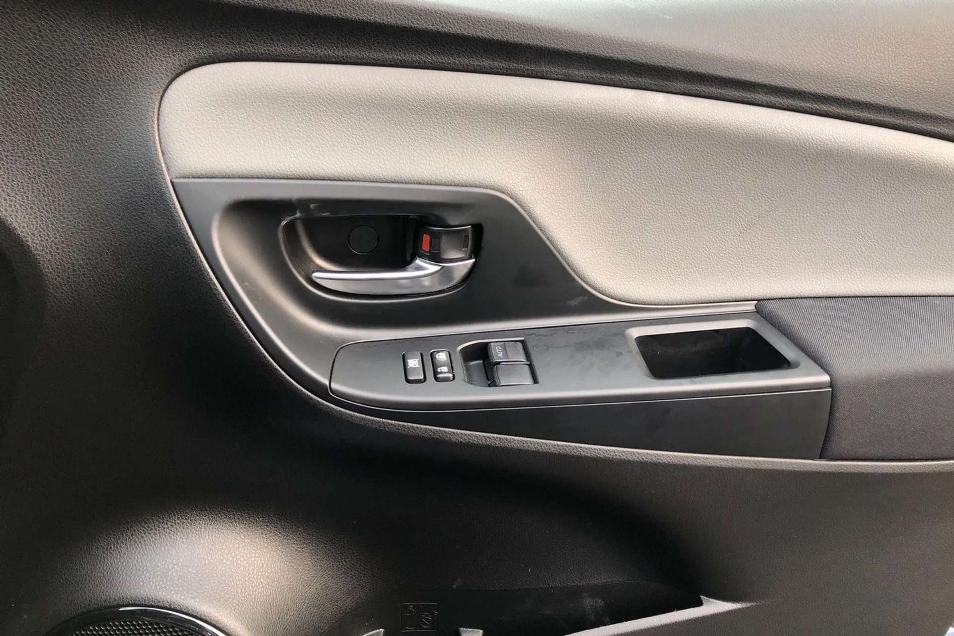 2017 TOYOTA YARIS 2017 TOYOTA YARIS