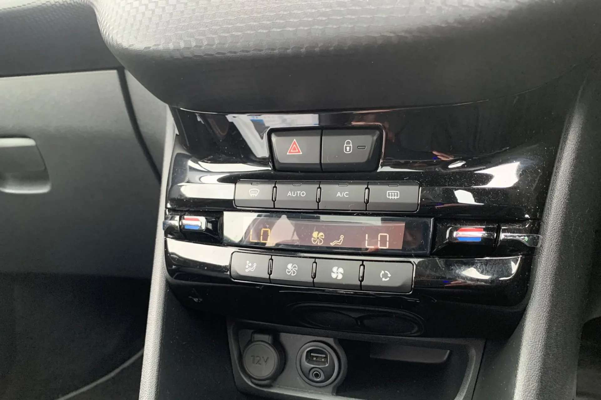 2017 PEUGEOT 2008 2017 PEUGEOT 2008