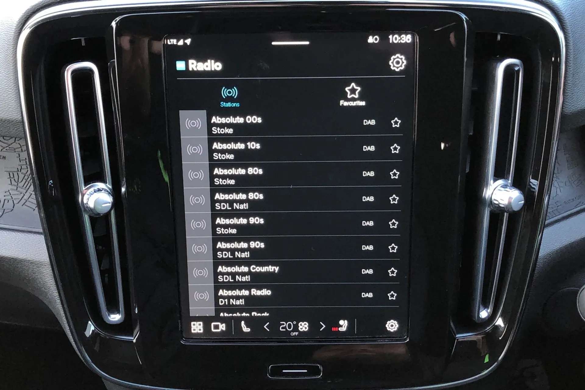 2022 VOLVO XC40 2022 VOLVO XC40