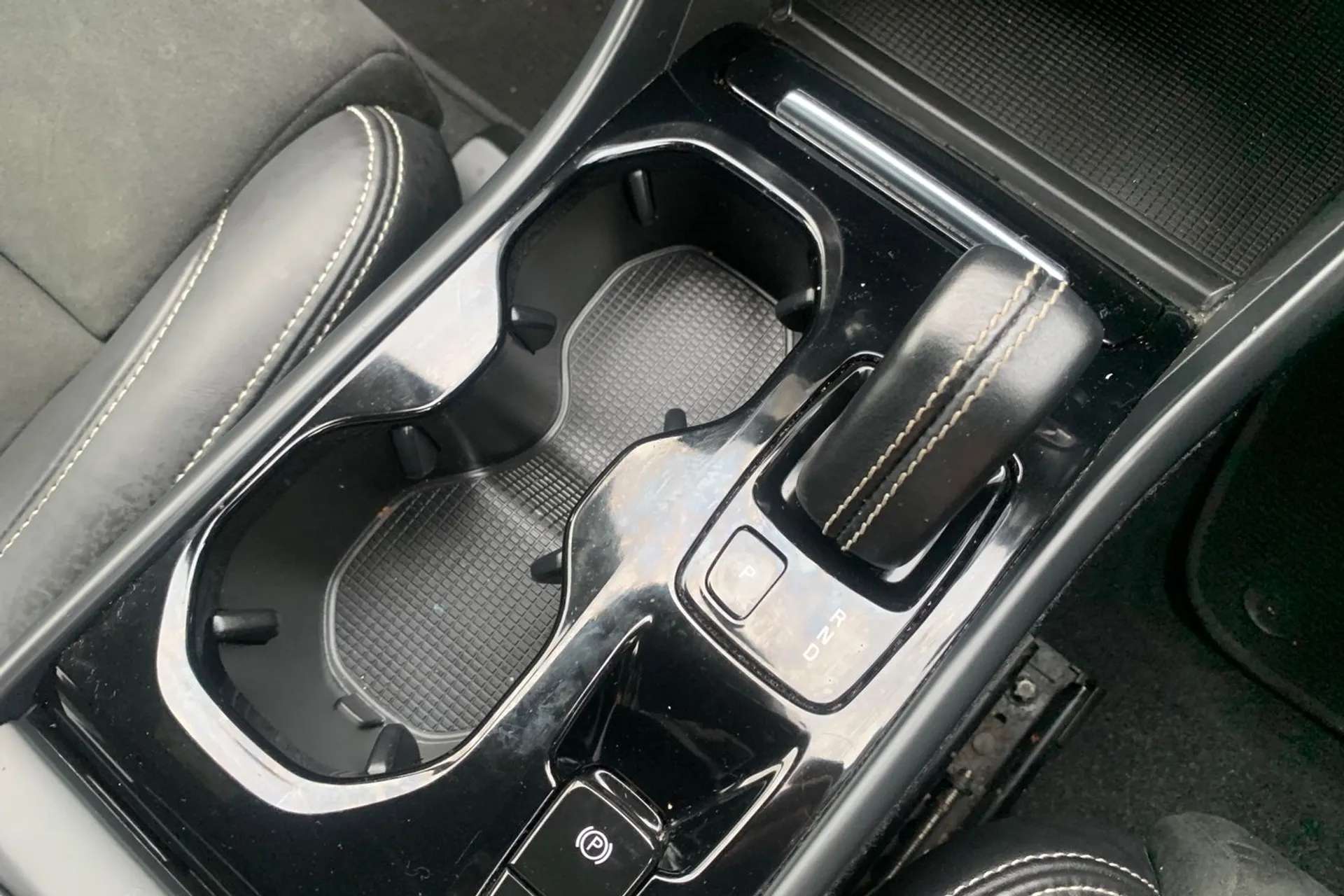 2022 VOLVO XC40 2022 VOLVO XC40