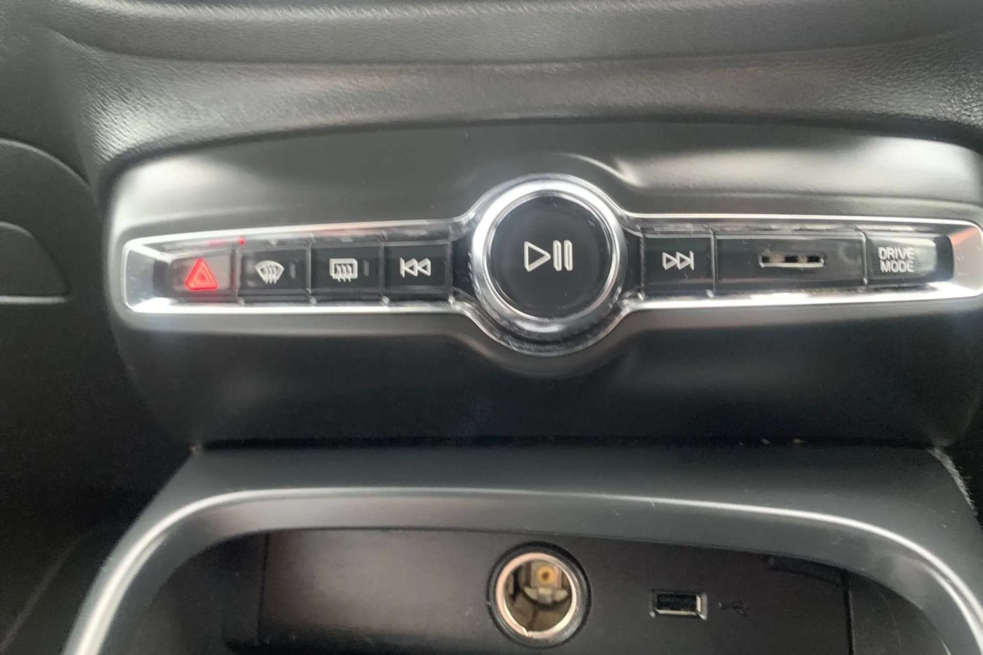 2022 VOLVO XC40 2022 VOLVO XC40