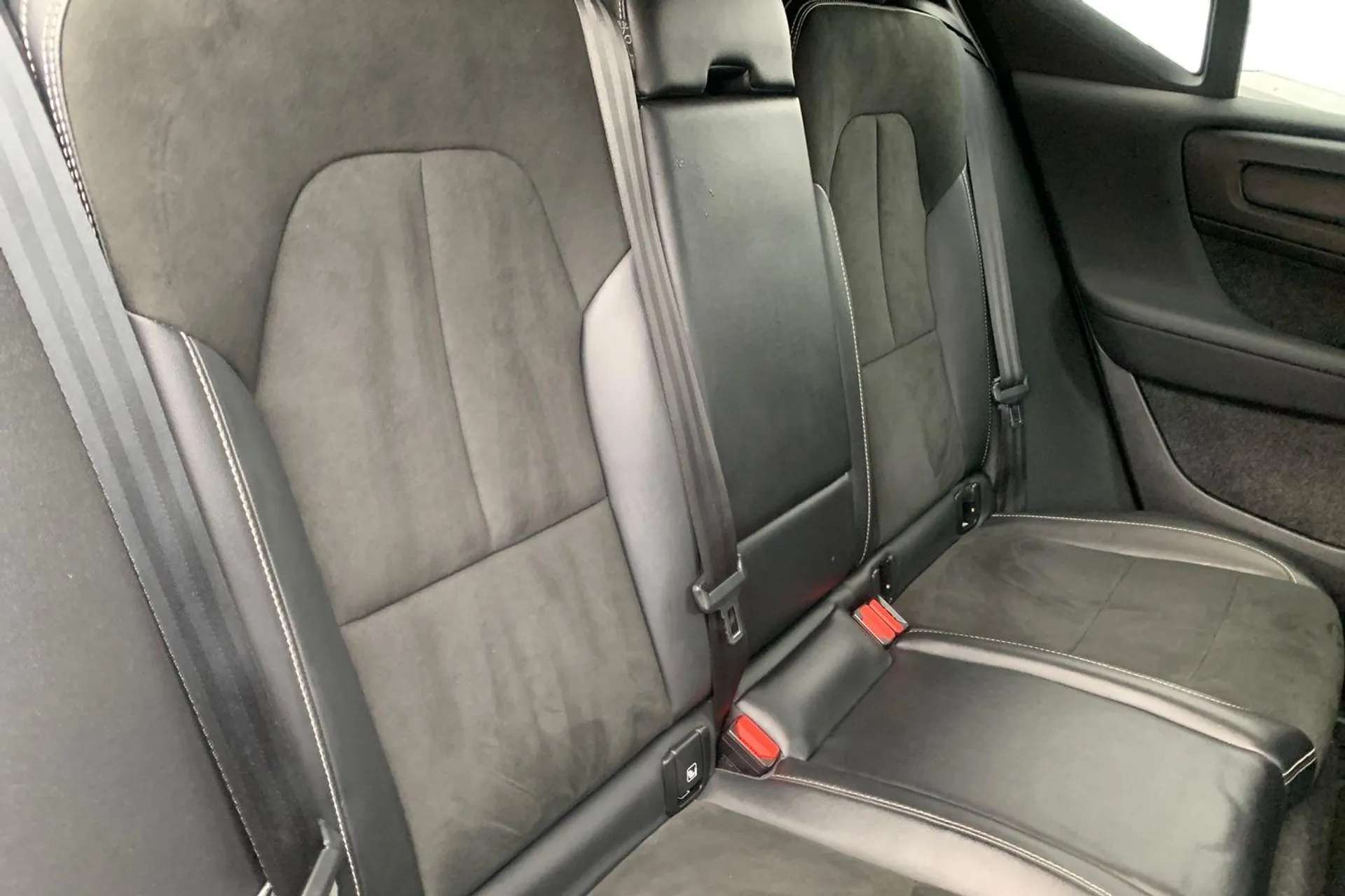 2022 VOLVO XC40 2022 VOLVO XC40