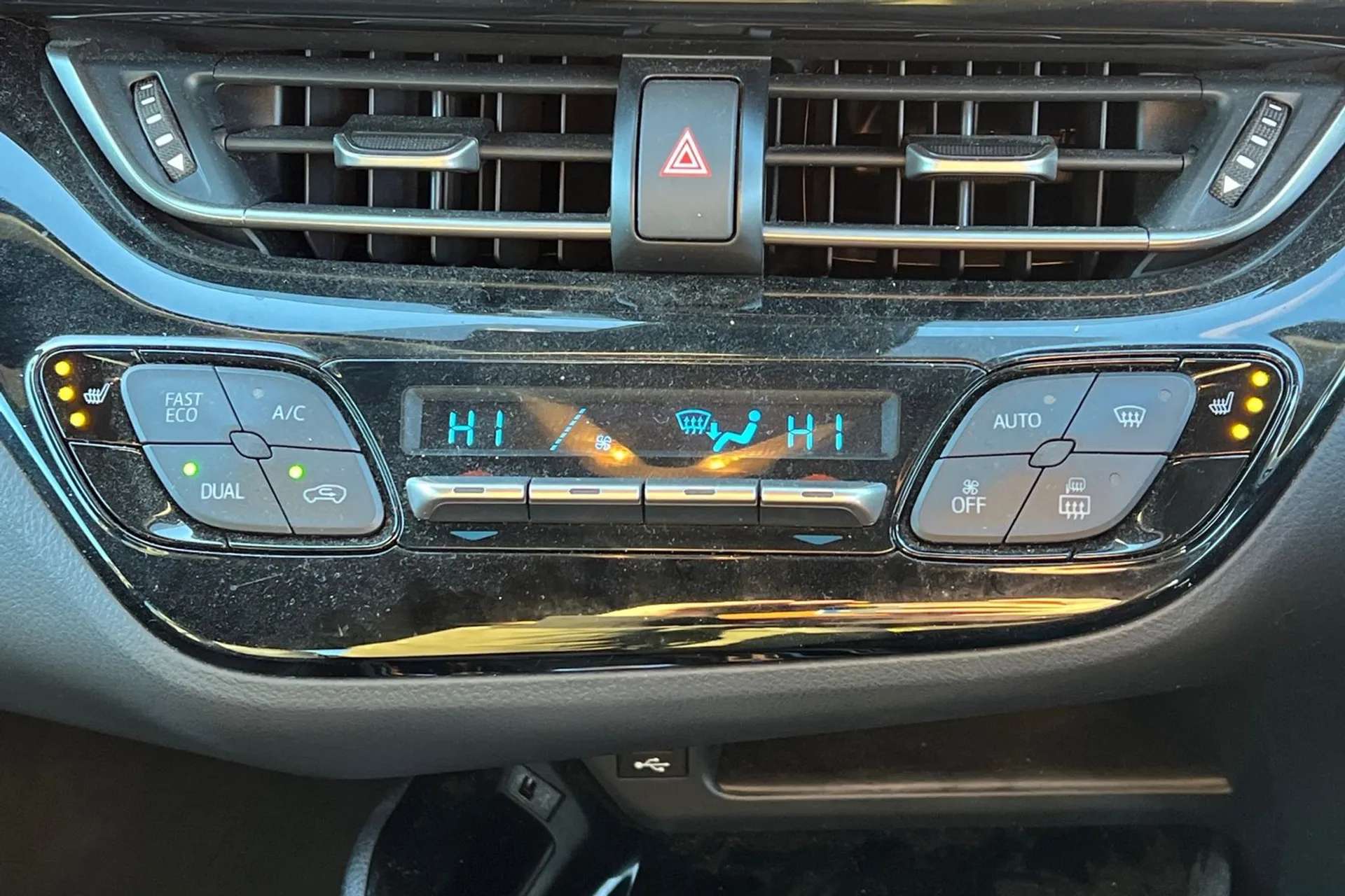 2020 TOYOTA C-HR 2020 TOYOTA C-HR