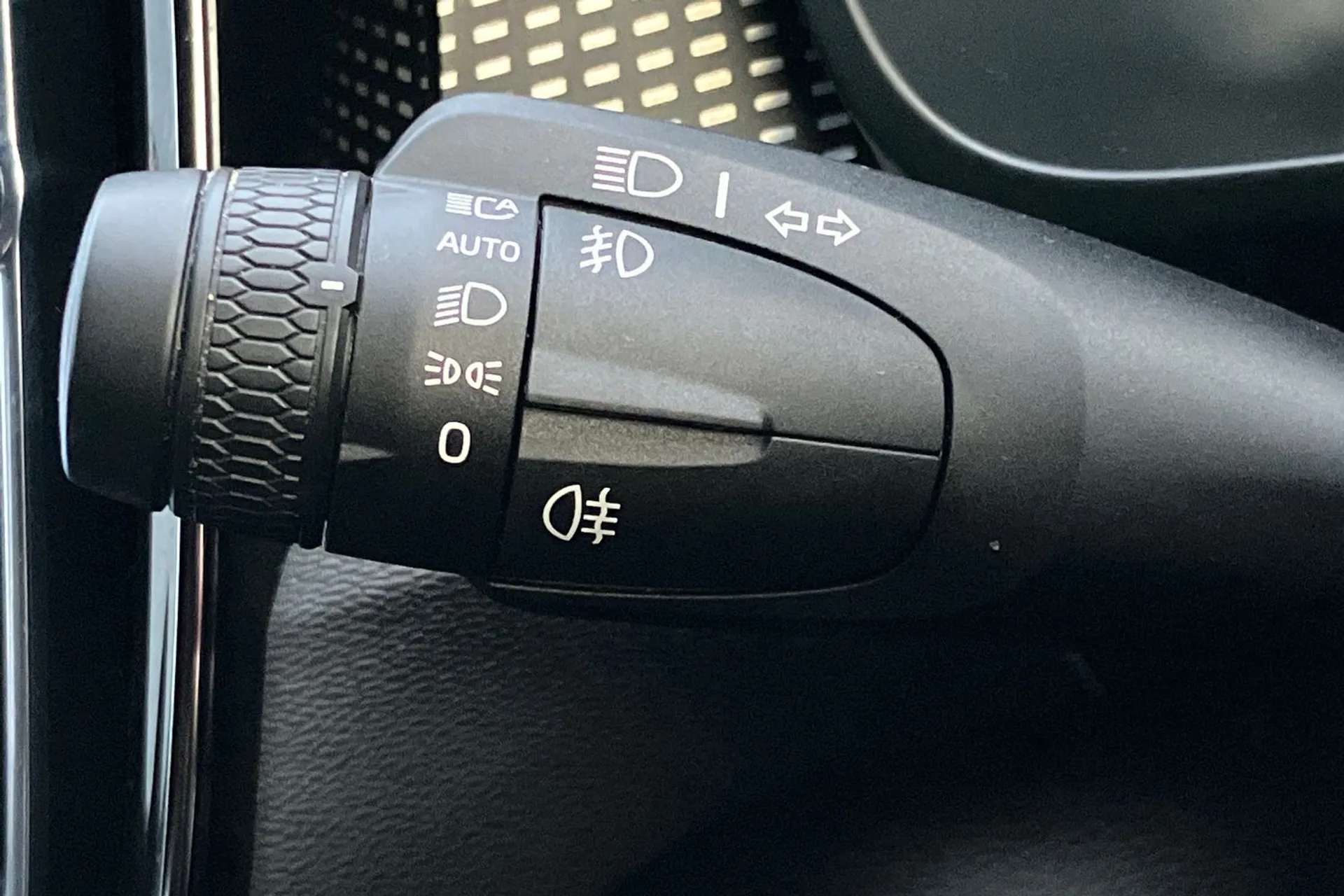 2023 VOLVO XC40 2023 VOLVO XC40