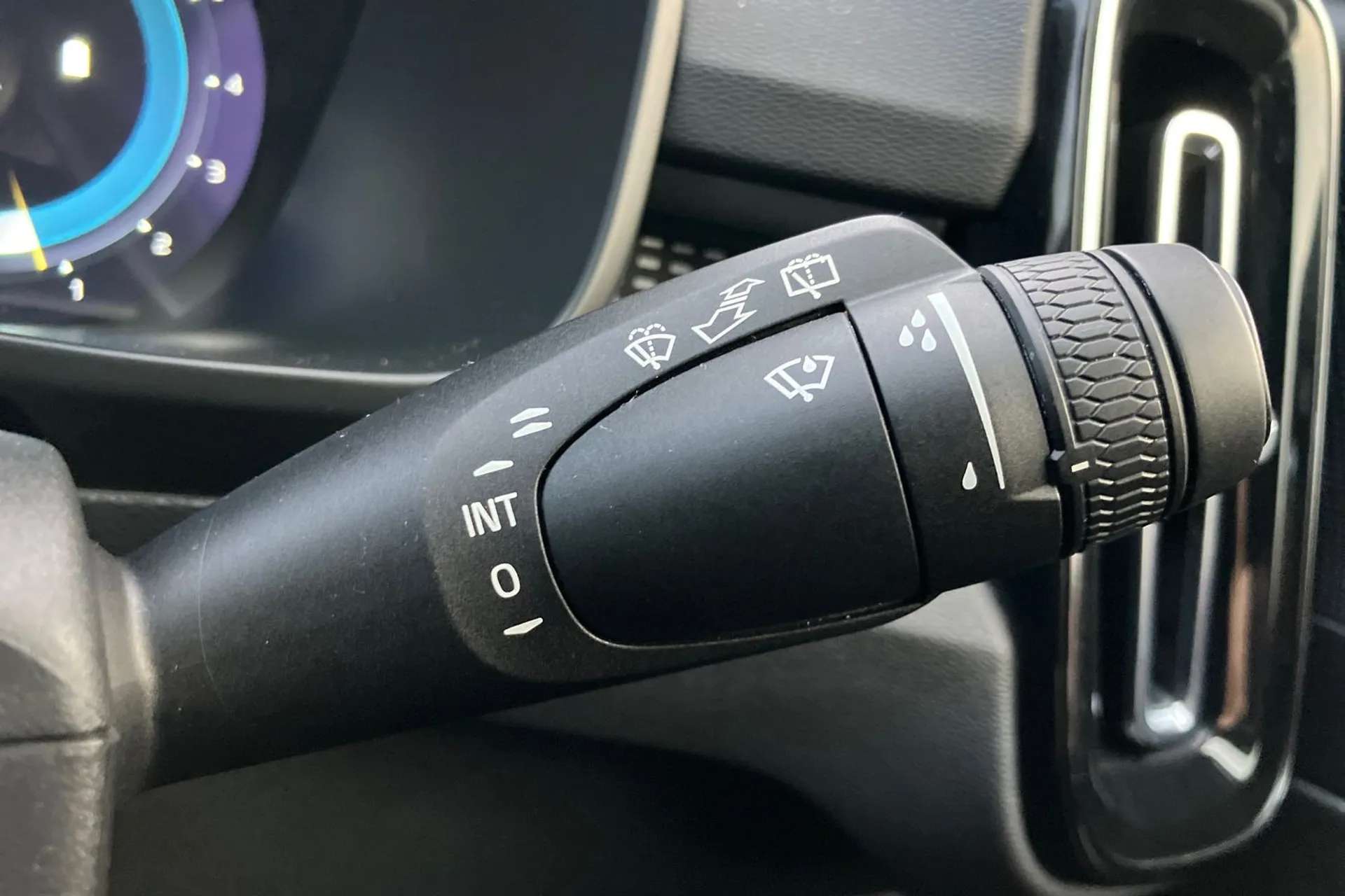 2023 VOLVO XC40 2023 VOLVO XC40