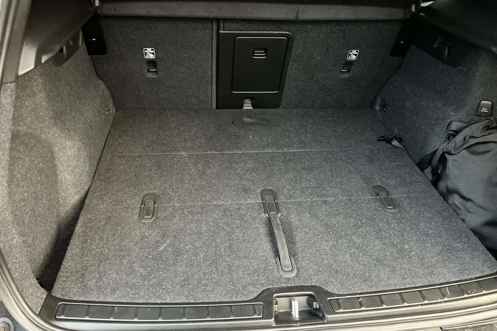 2023 VOLVO XC40 2023 VOLVO XC40