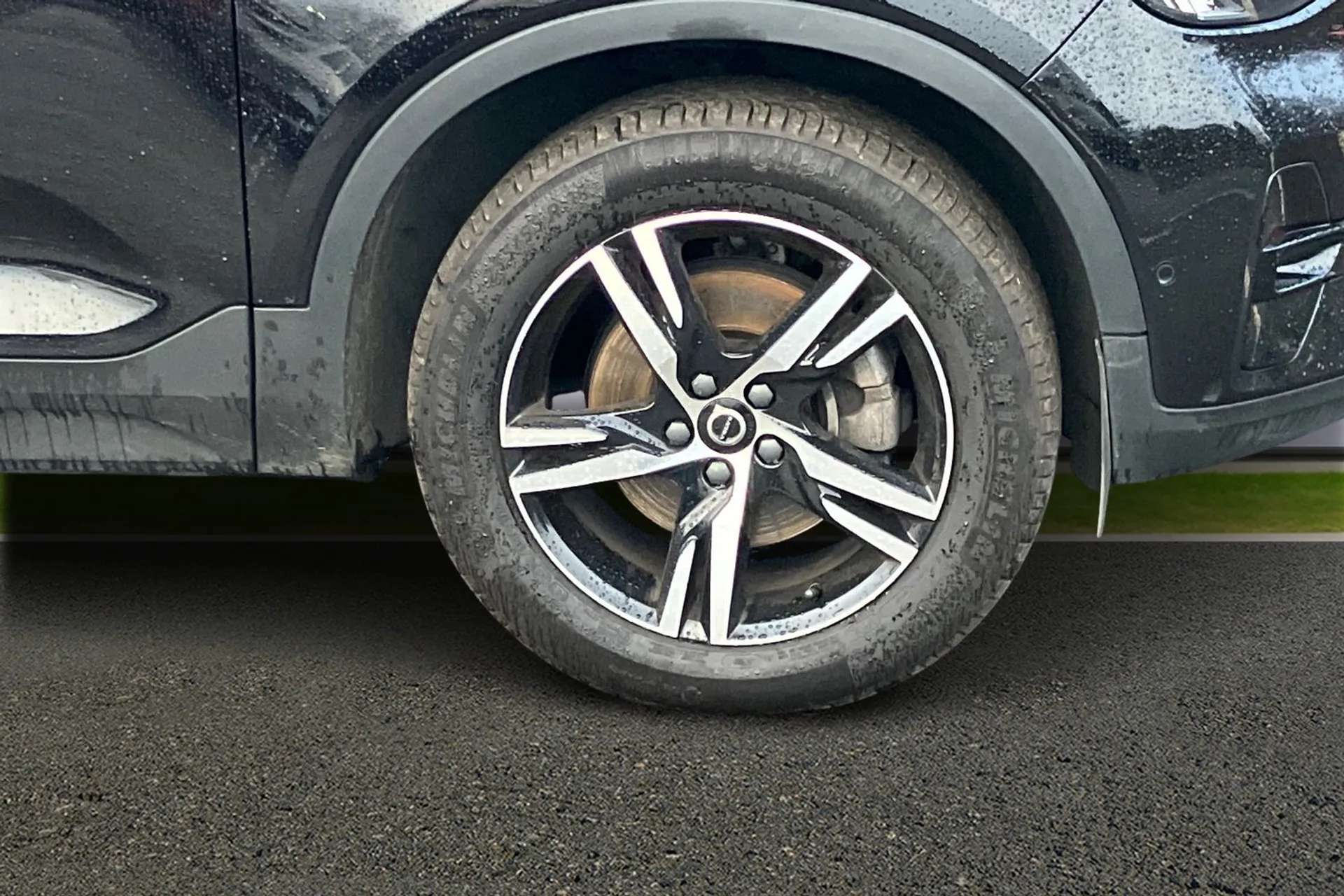 2023 VOLVO XC40 2023 VOLVO XC40