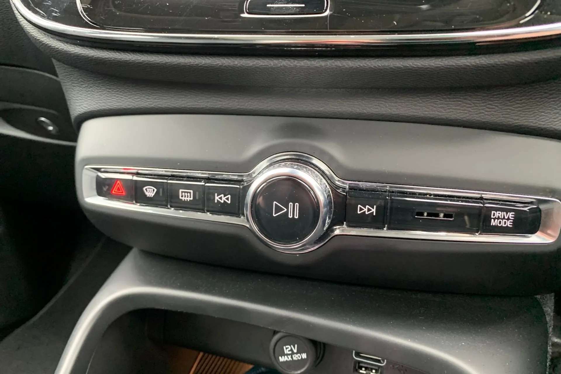 2020 VOLVO XC40 2020 VOLVO XC40