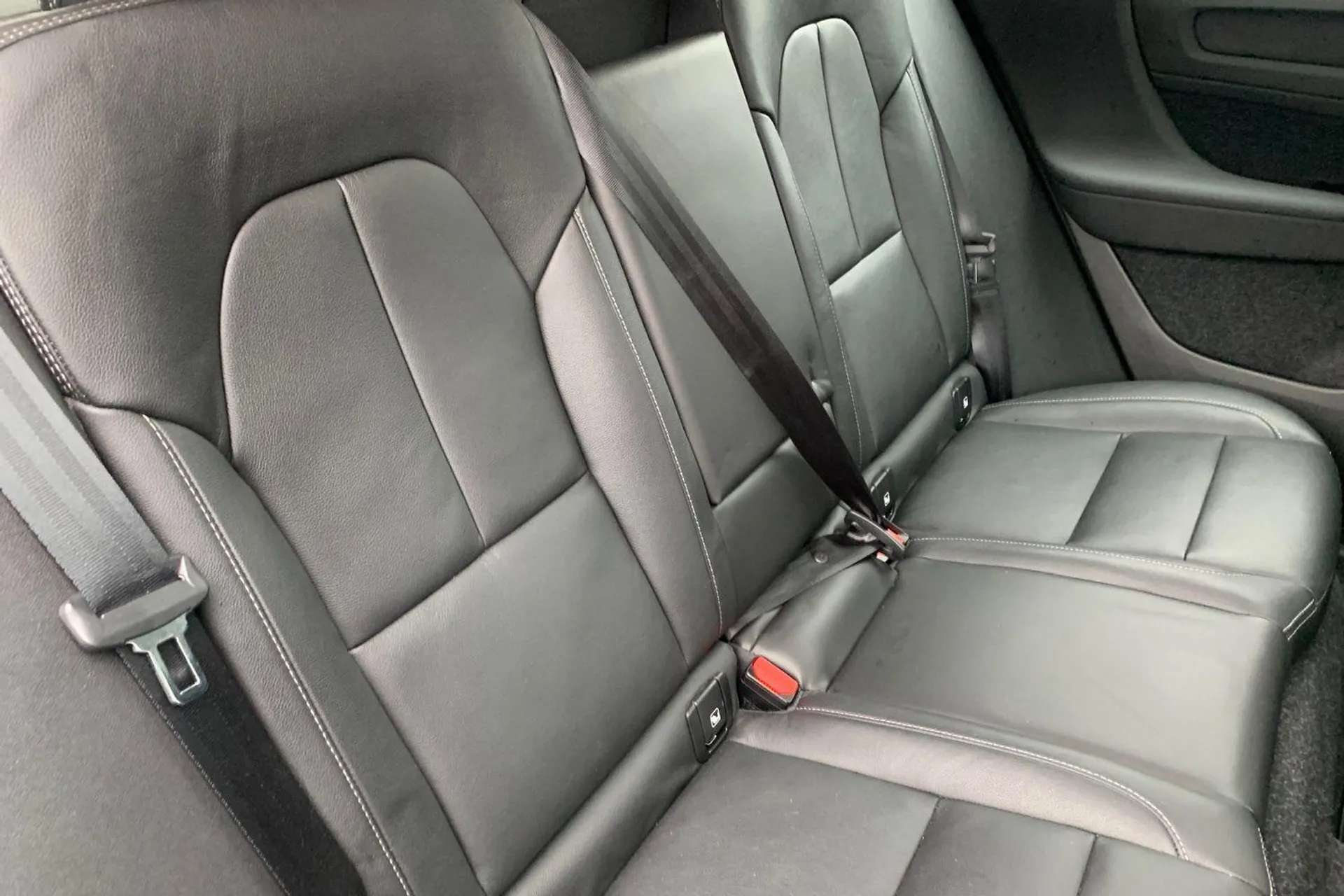 2020 VOLVO XC40 2020 VOLVO XC40